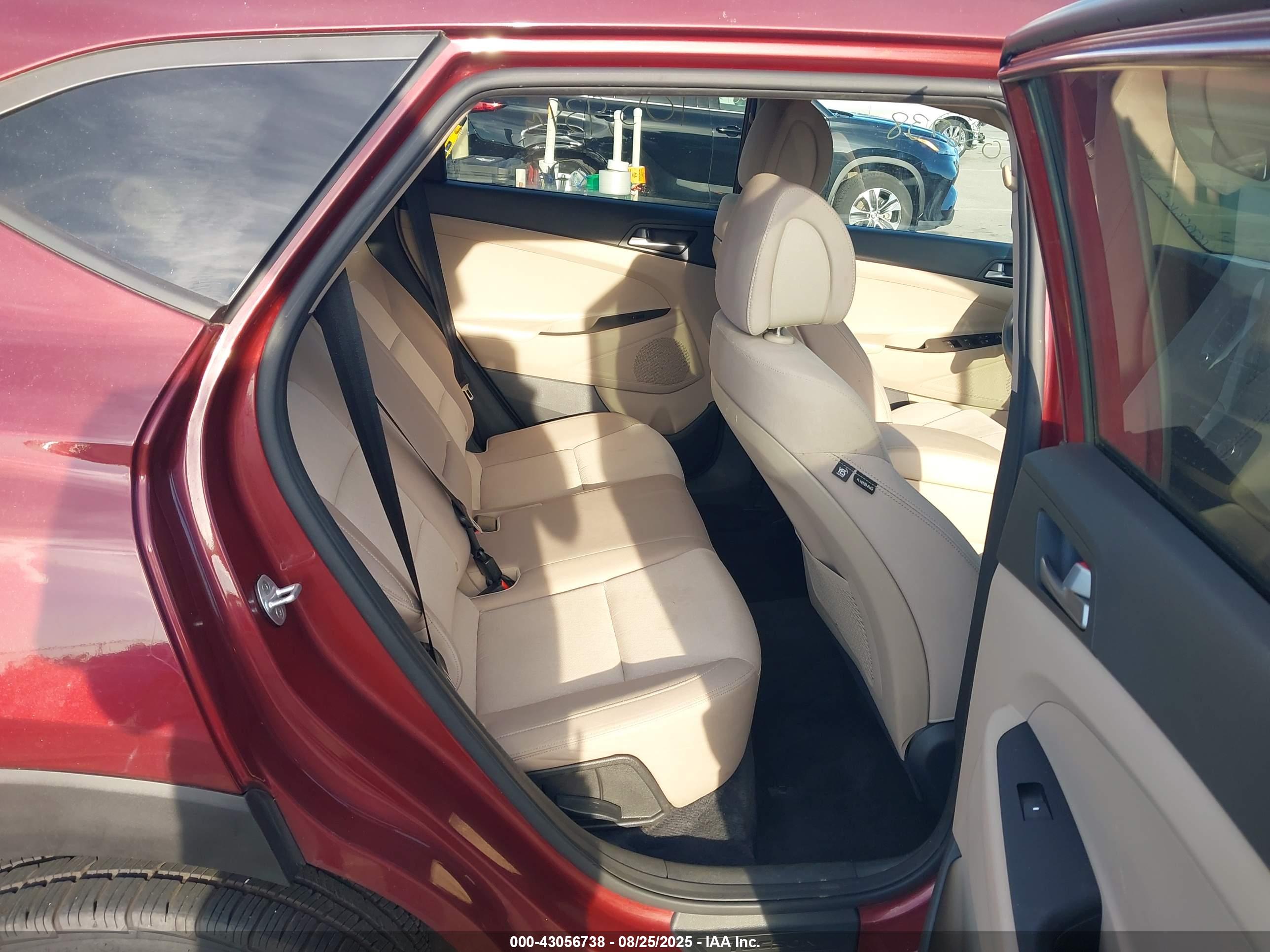 HYUNDAI TUCSON image 8
