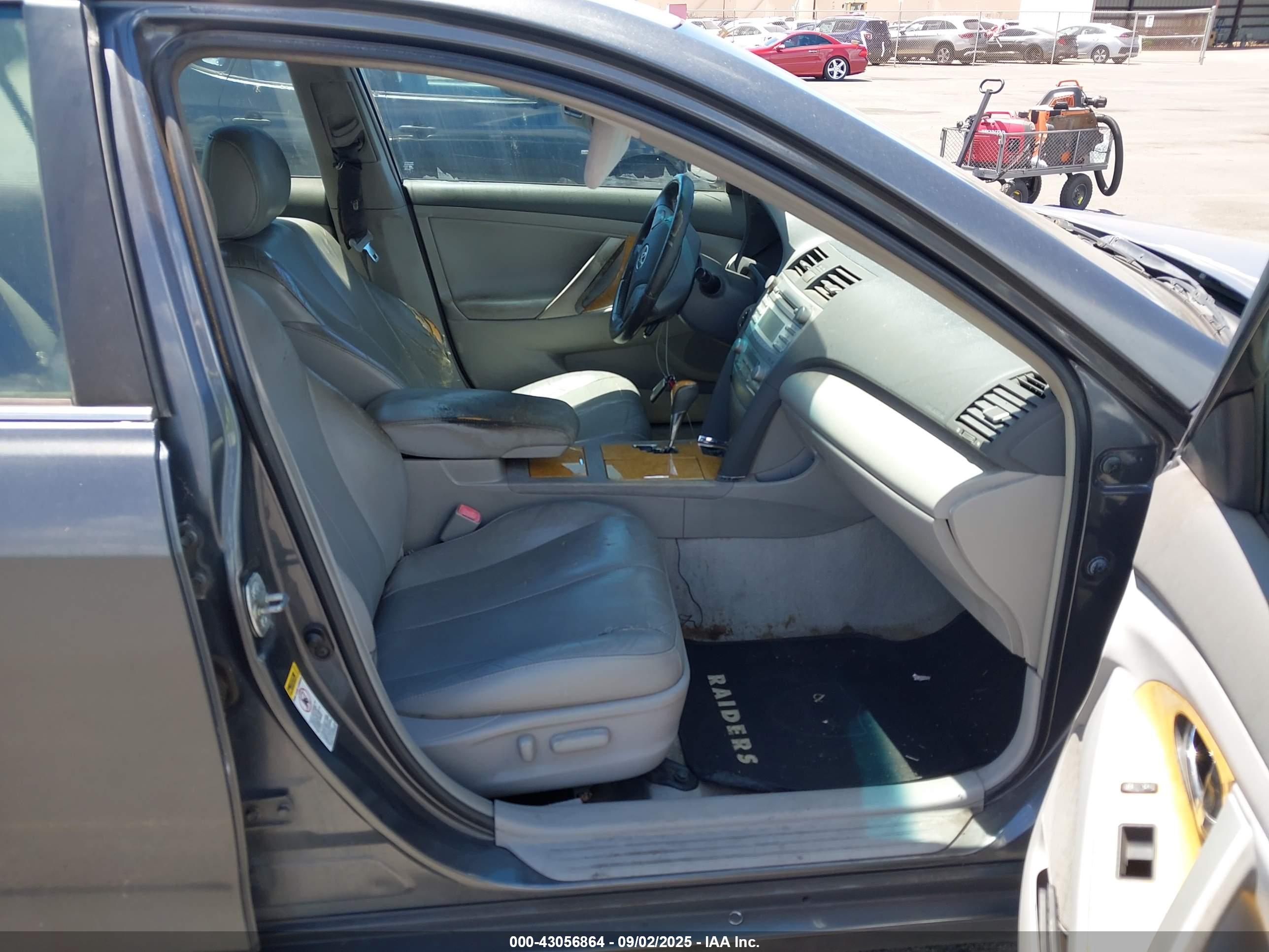 TOYOTA CAMRY image 5