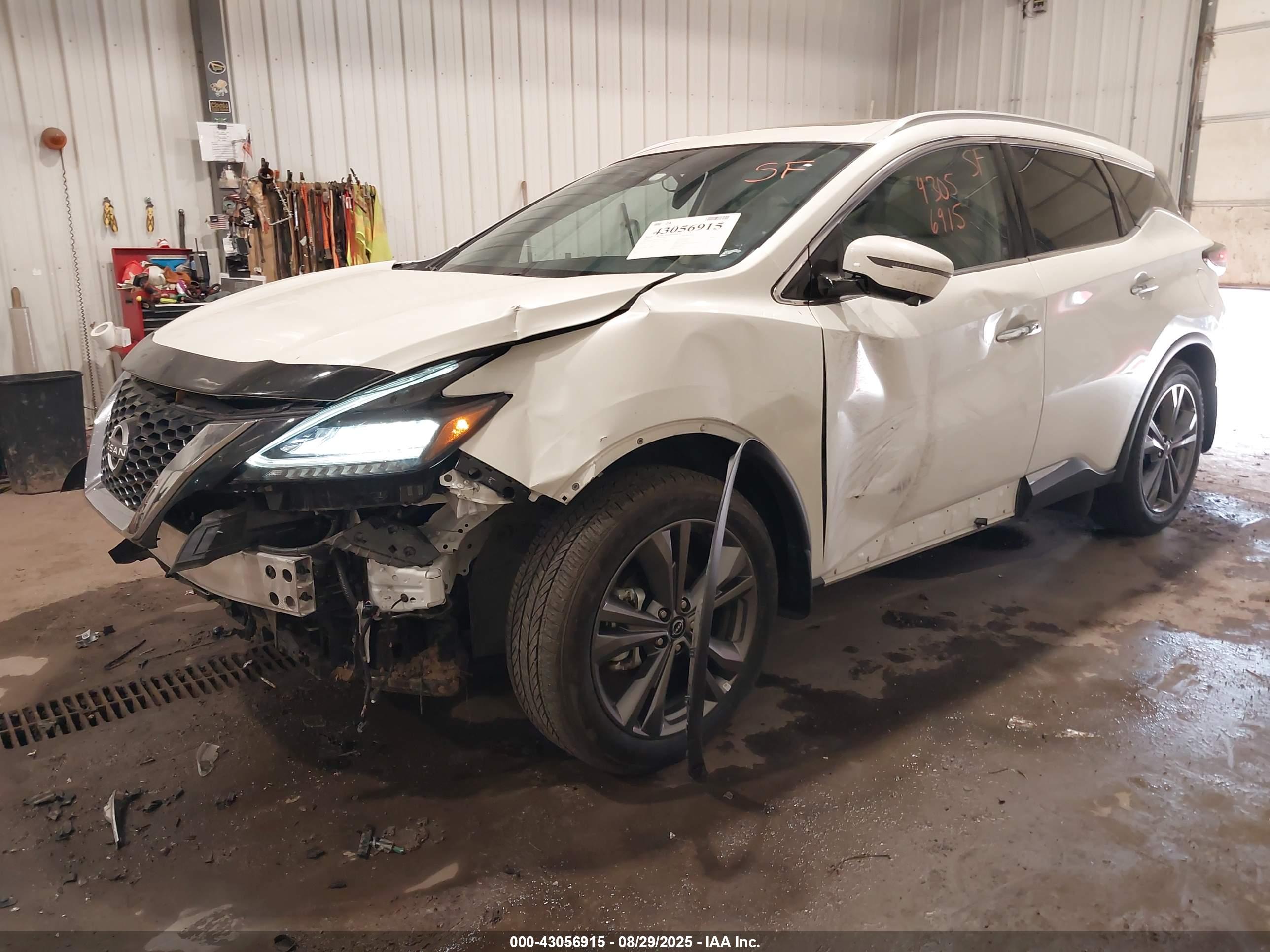 NISSAN MURANO image 2