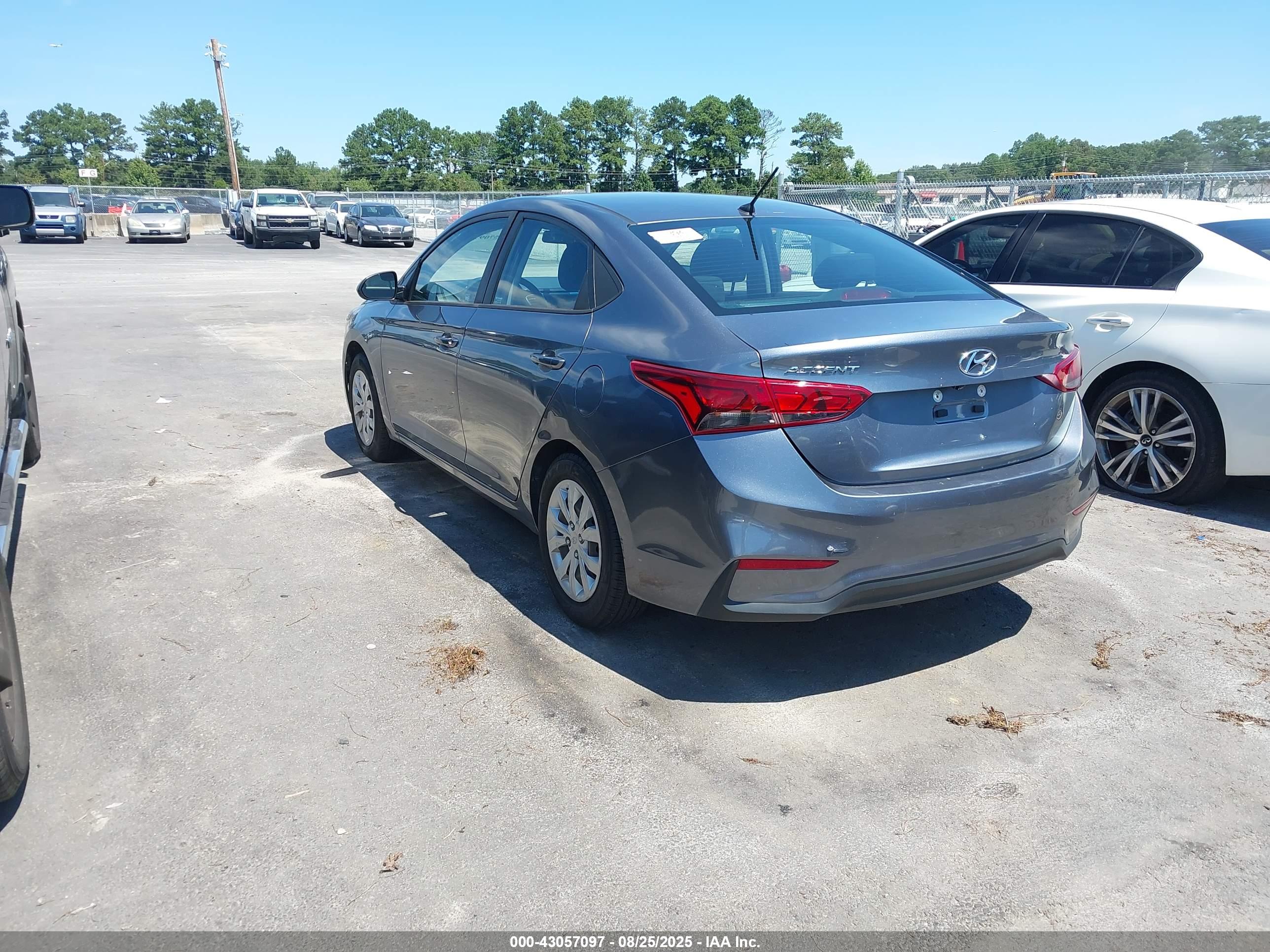 HYUNDAI ACCENT image 3