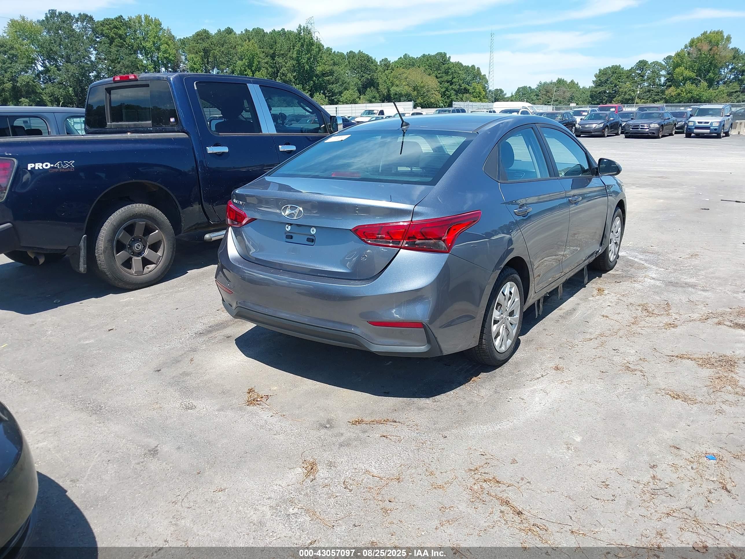 HYUNDAI ACCENT image 4