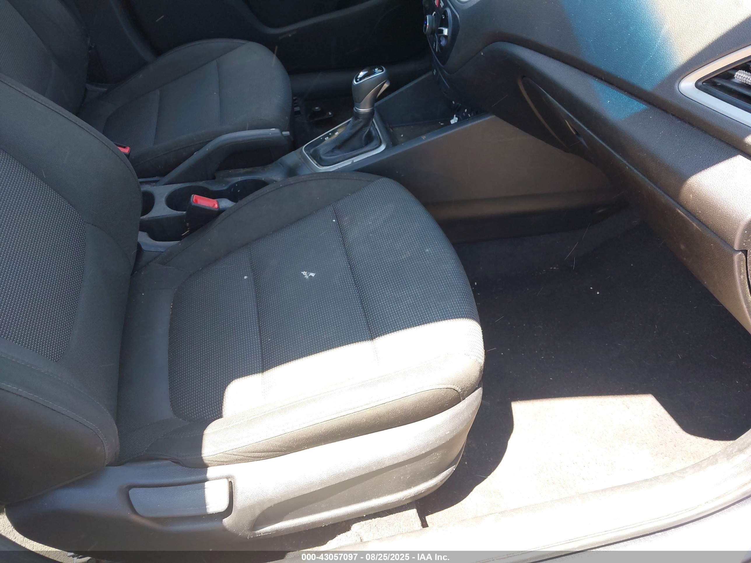 HYUNDAI ACCENT image 5