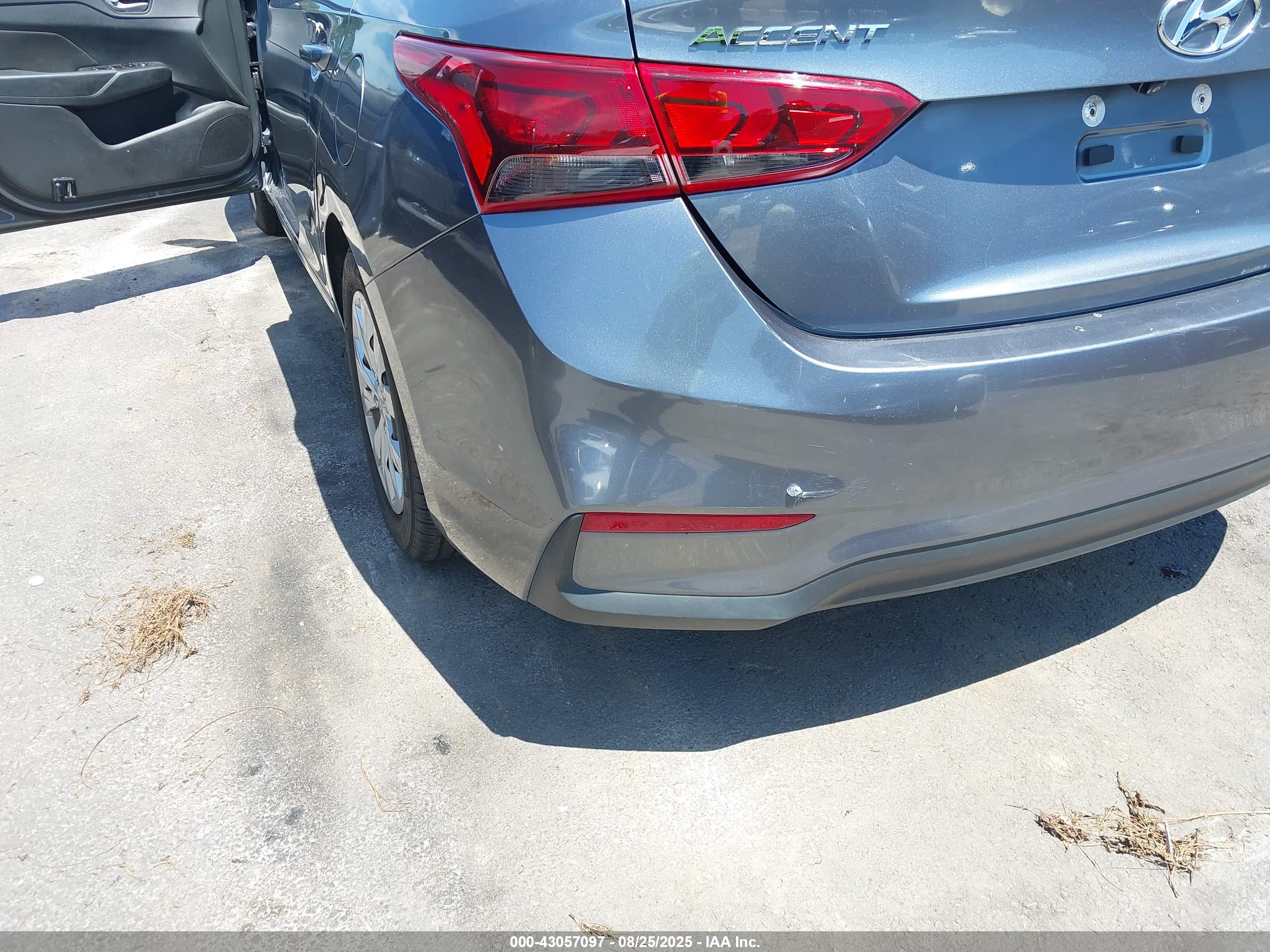 HYUNDAI ACCENT image 6