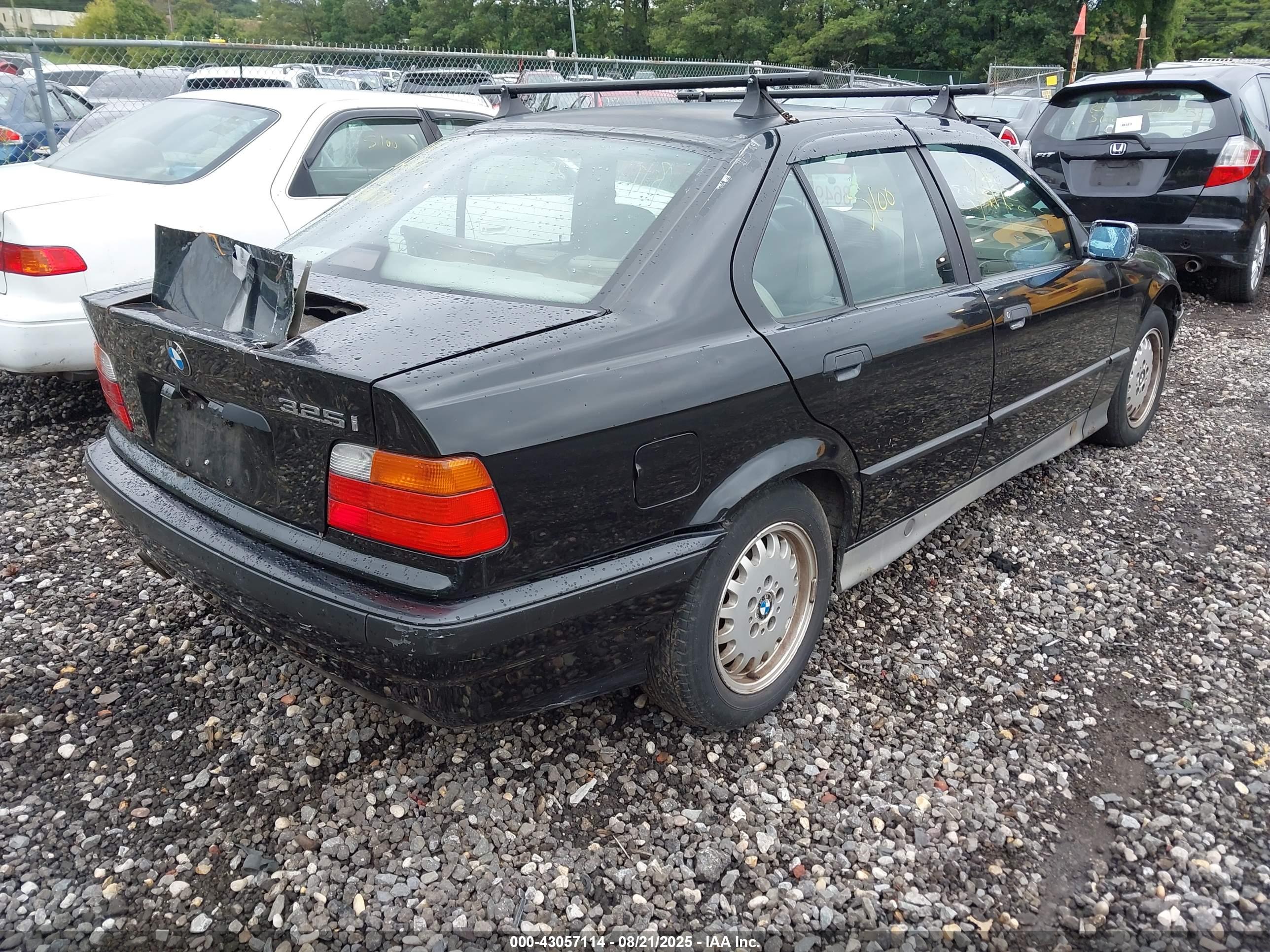 BMW 325 image 4