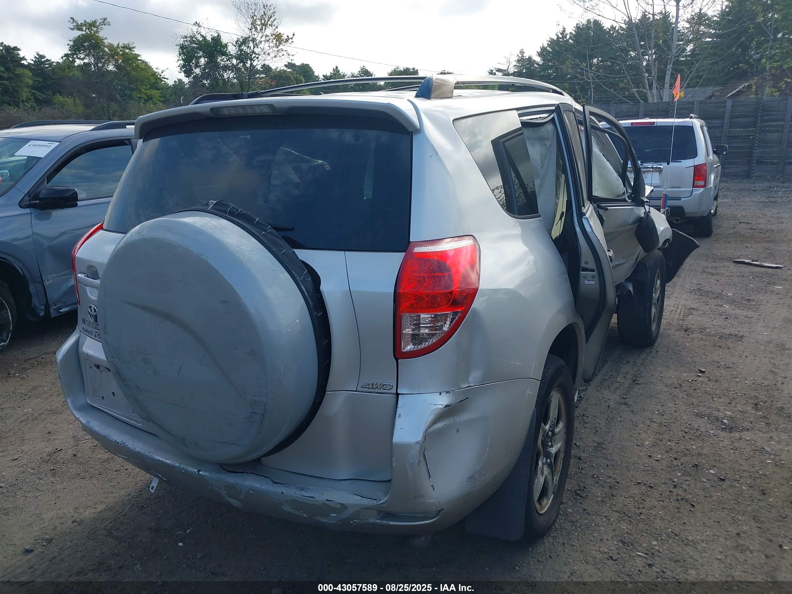 TOYOTA RAV4 image 4