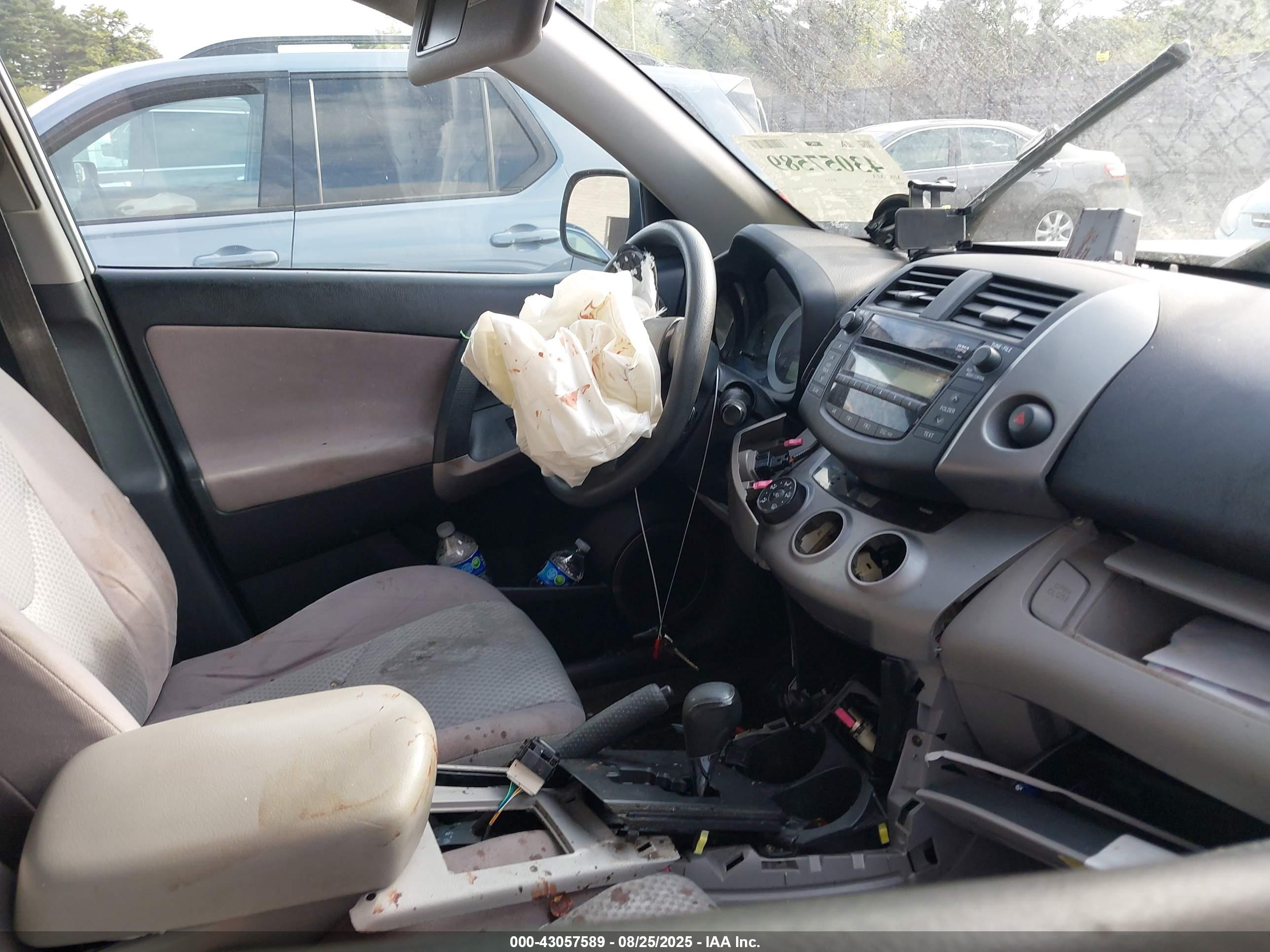 TOYOTA RAV4 image 5