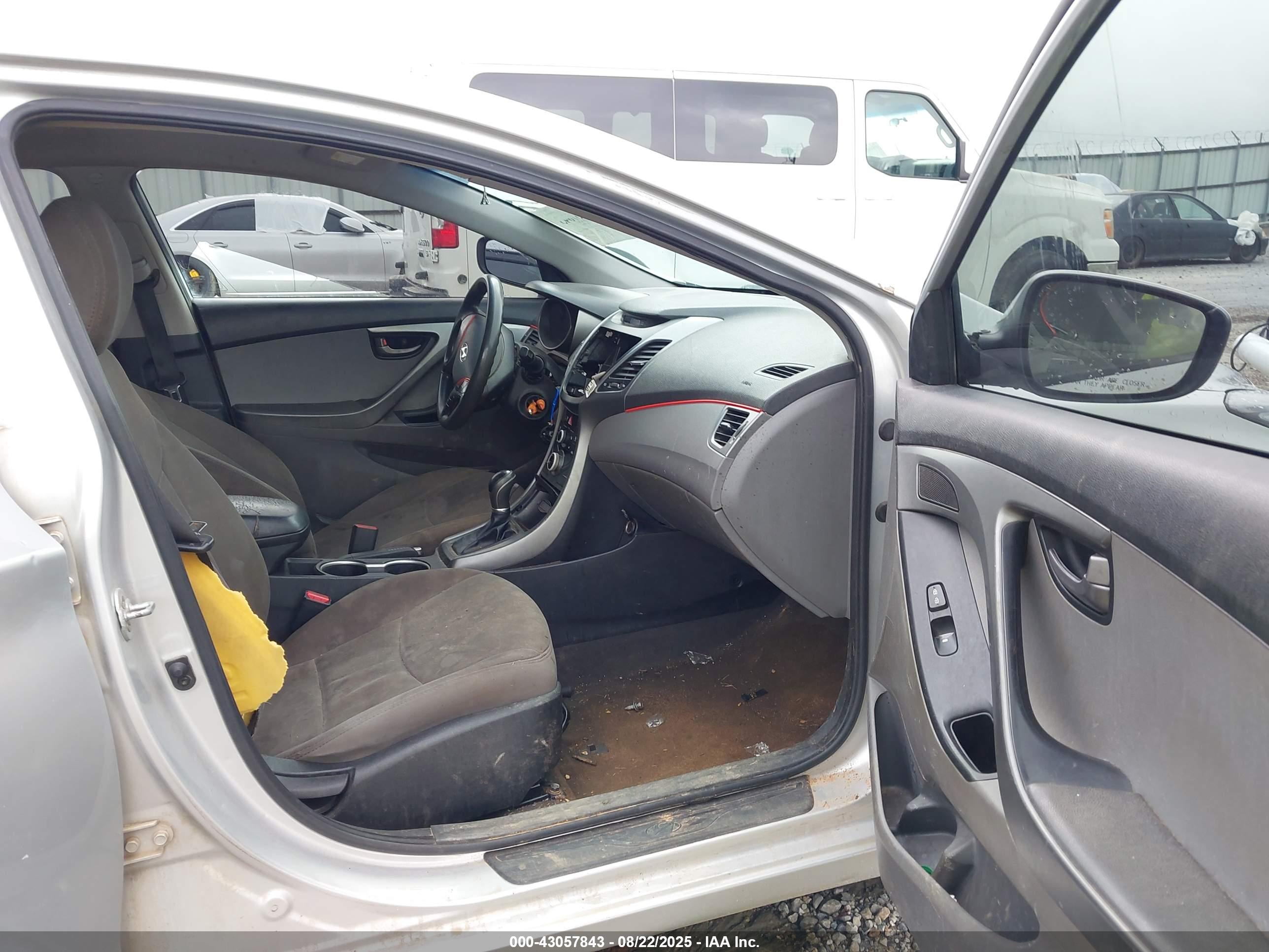 HYUNDAI ELANTRA image 5