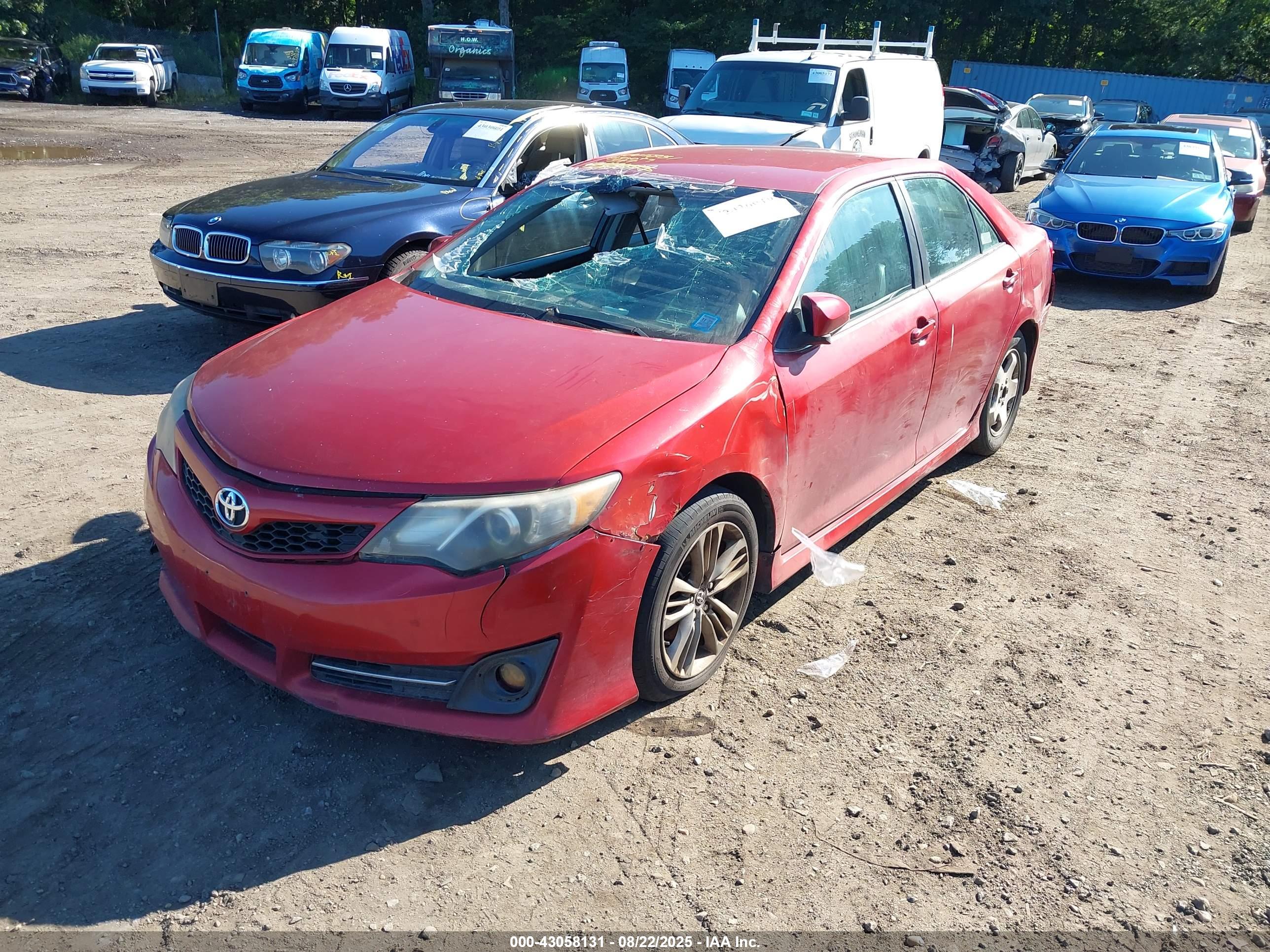 TOYOTA CAMRY image 2