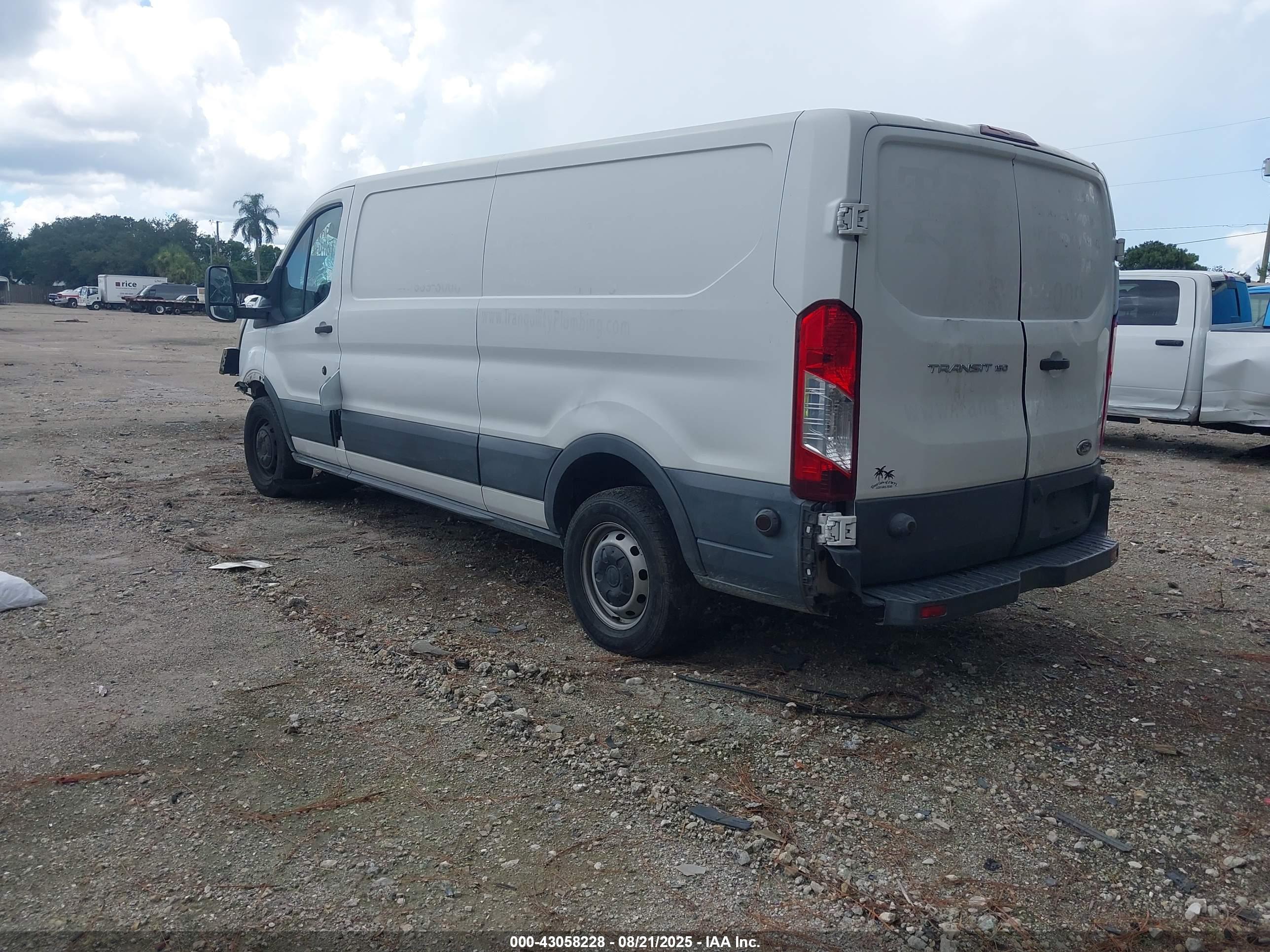 FORD TRANSIT-150 image 3