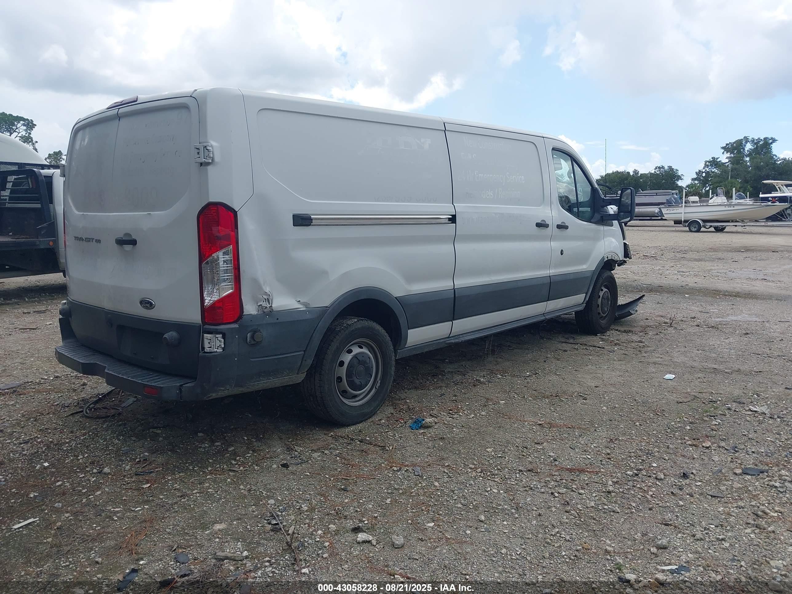 FORD TRANSIT-150 image 4
