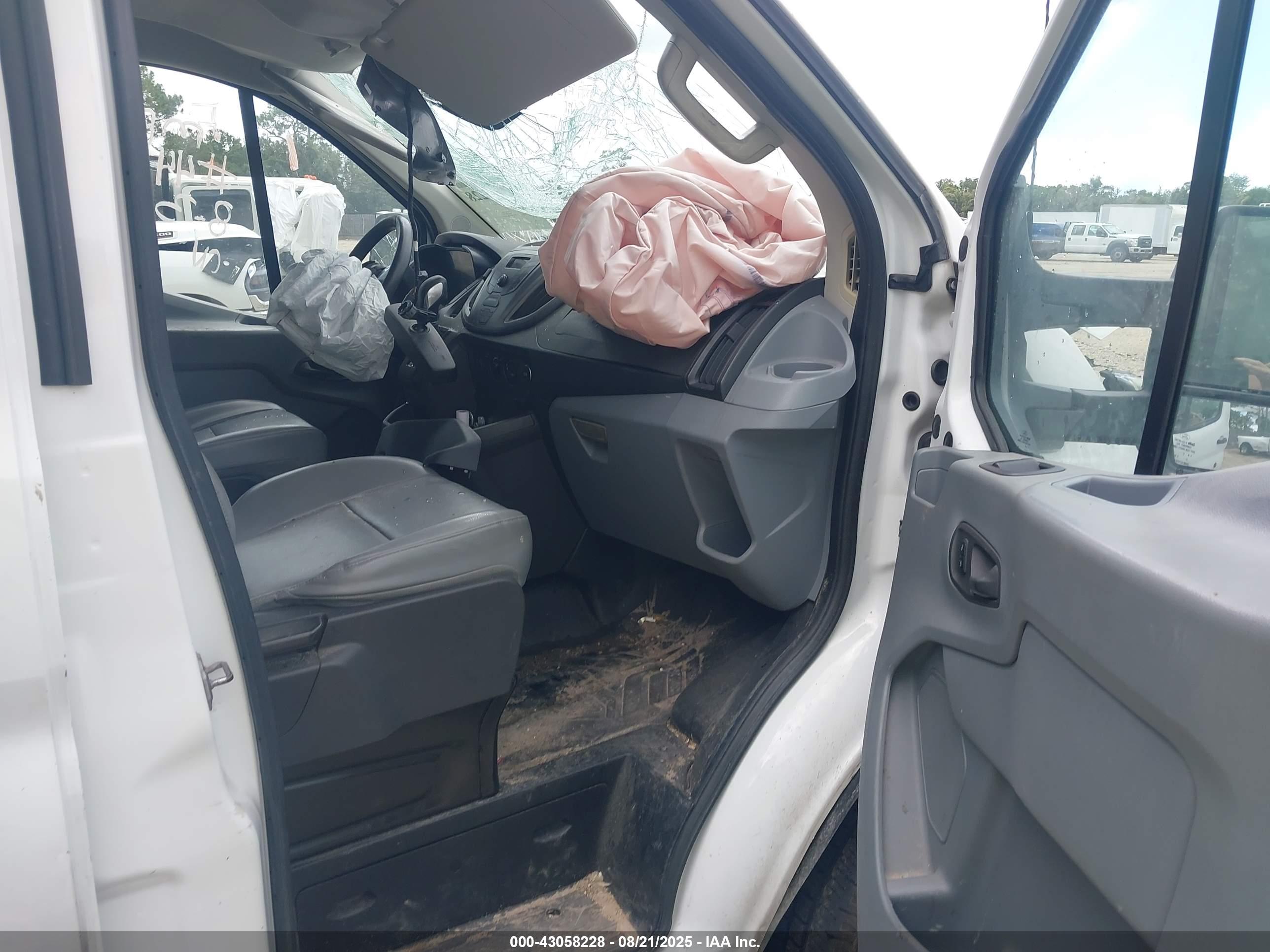 FORD TRANSIT-150 image 5