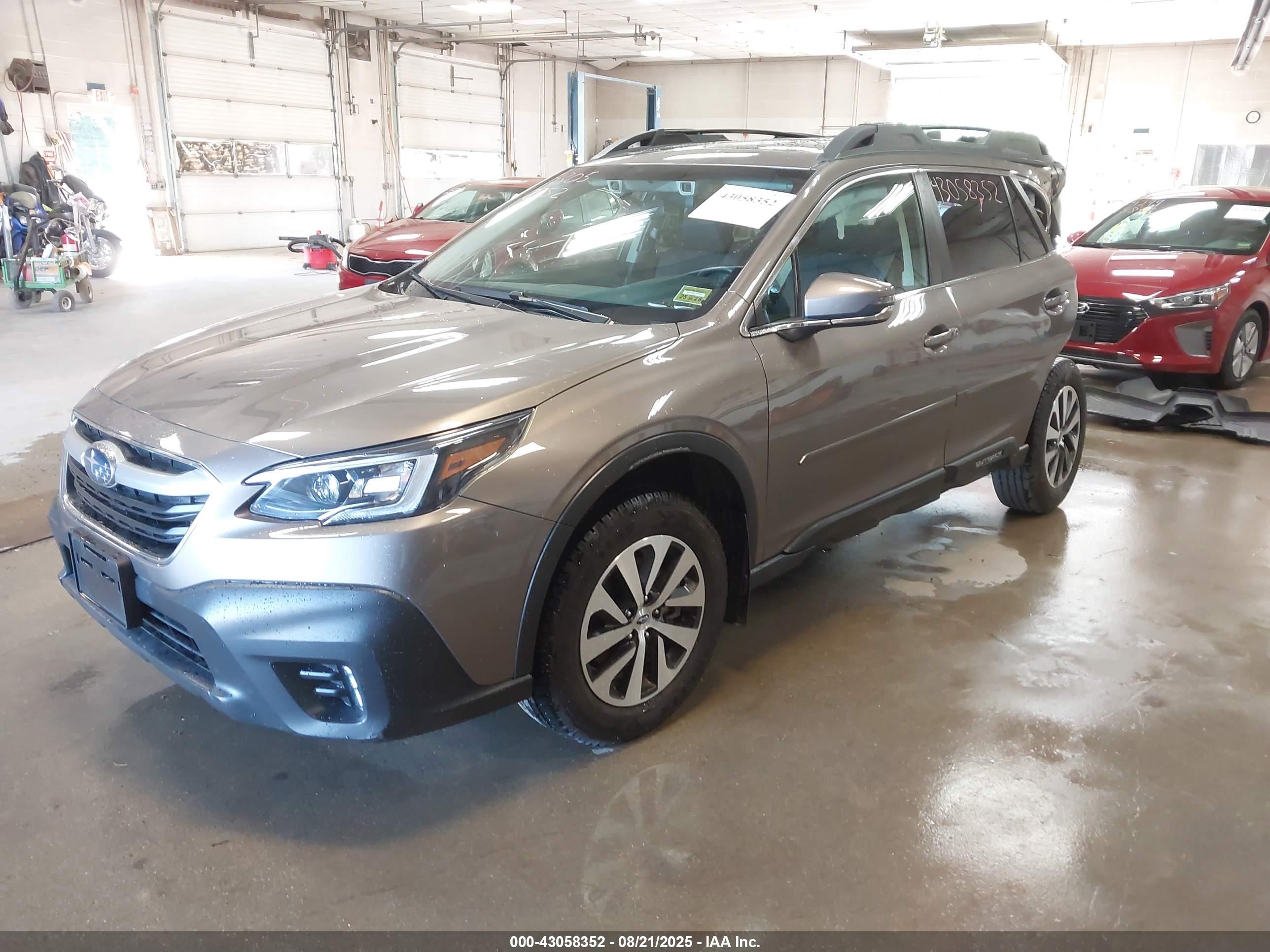 SUBARU OUTBACK image 2
