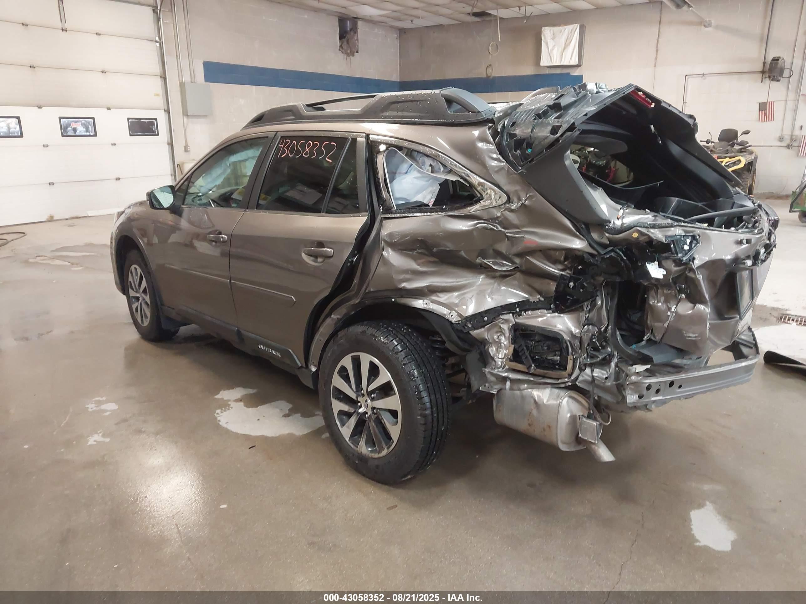SUBARU OUTBACK image 3