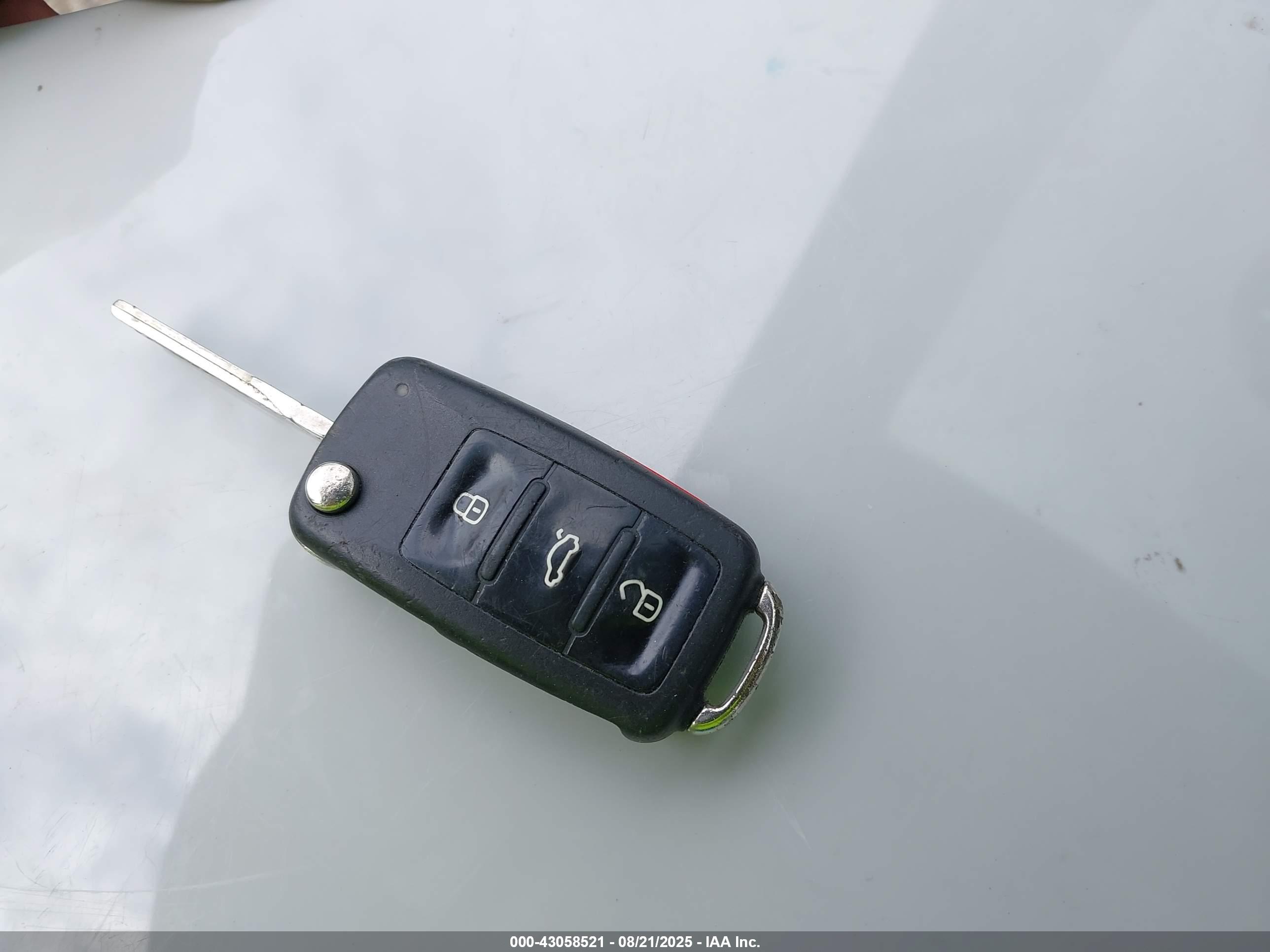 VOLKSWAGEN TIGUAN image 11