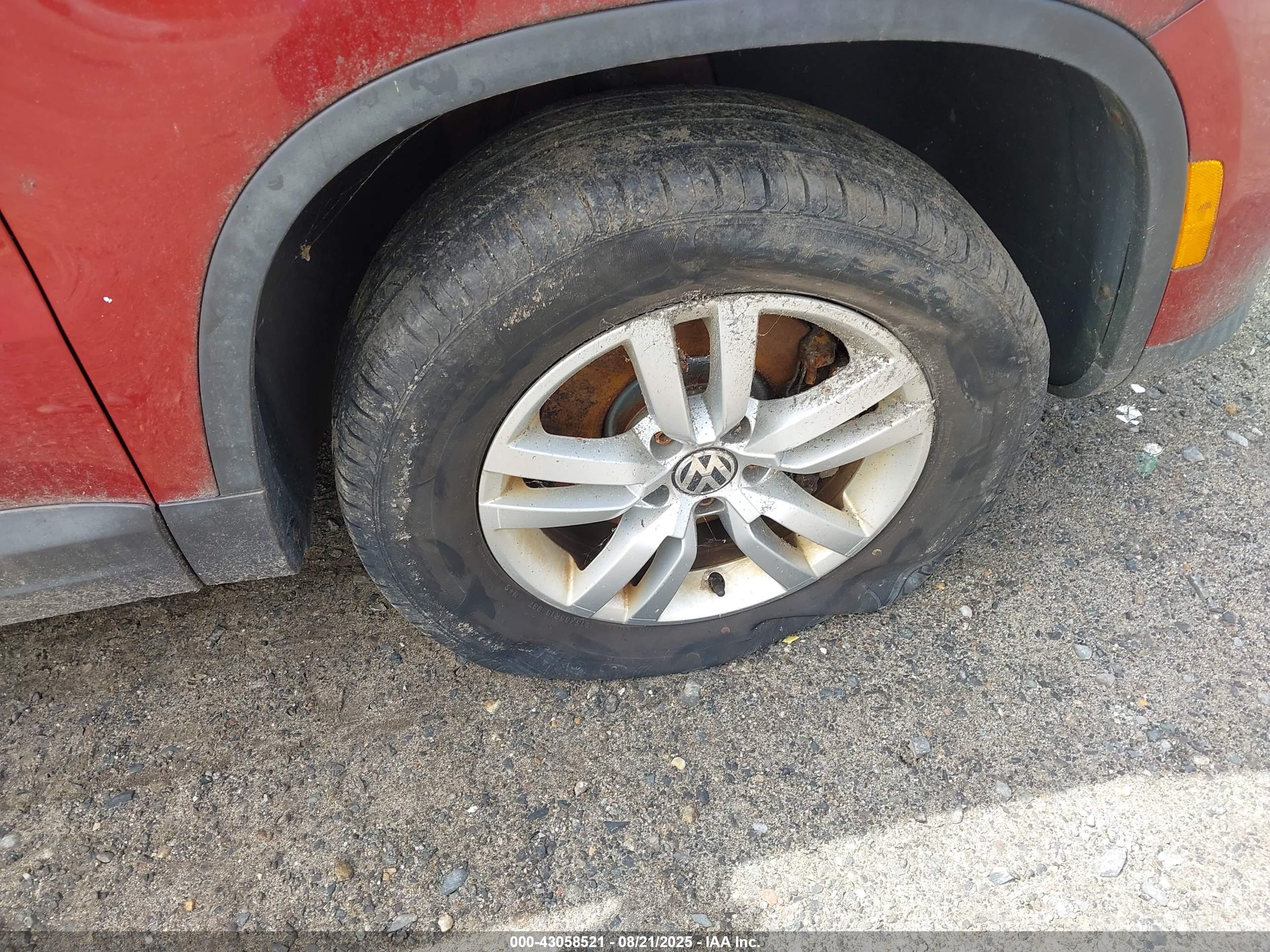 VOLKSWAGEN TIGUAN image 6