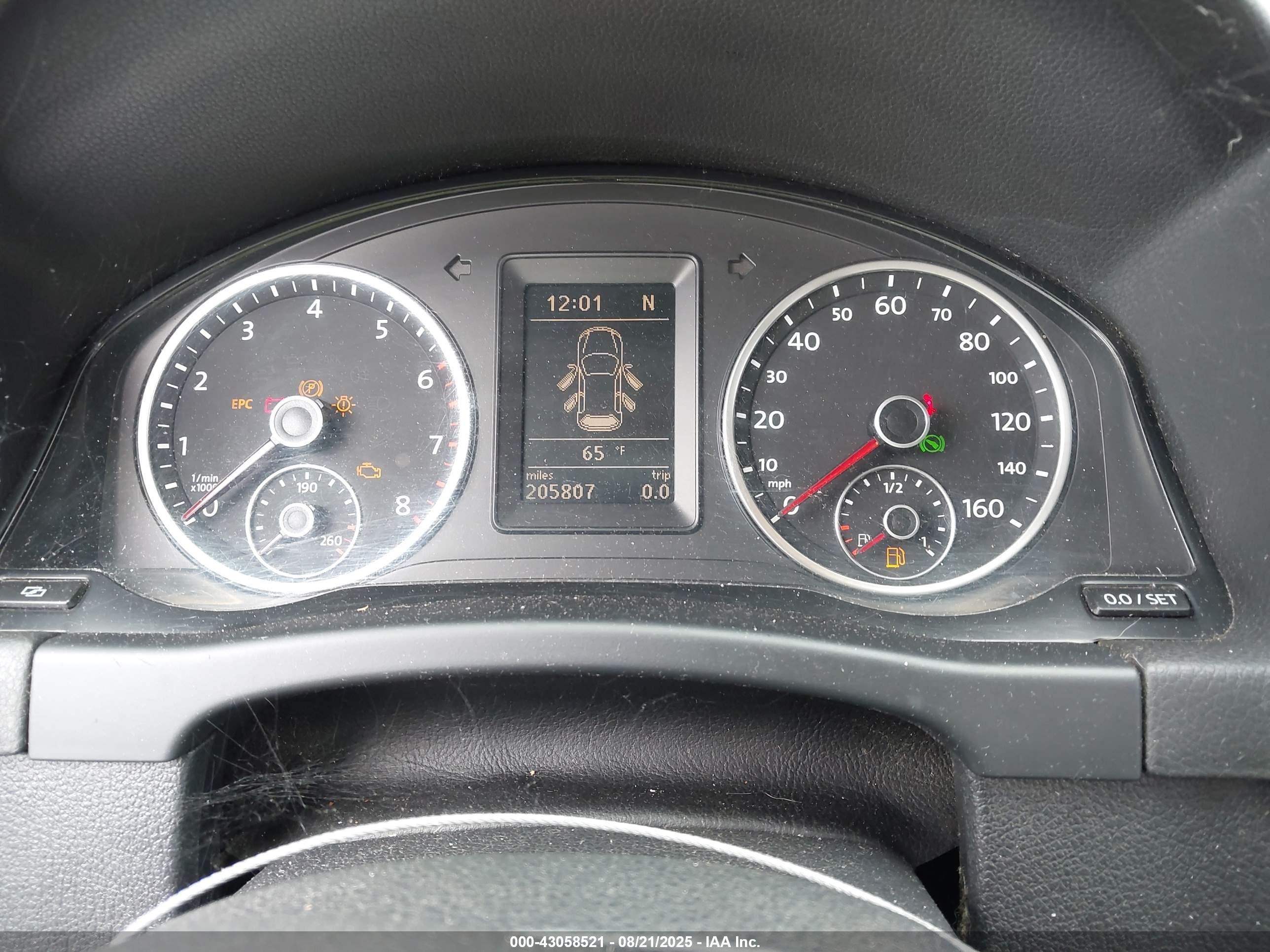 VOLKSWAGEN TIGUAN image 7