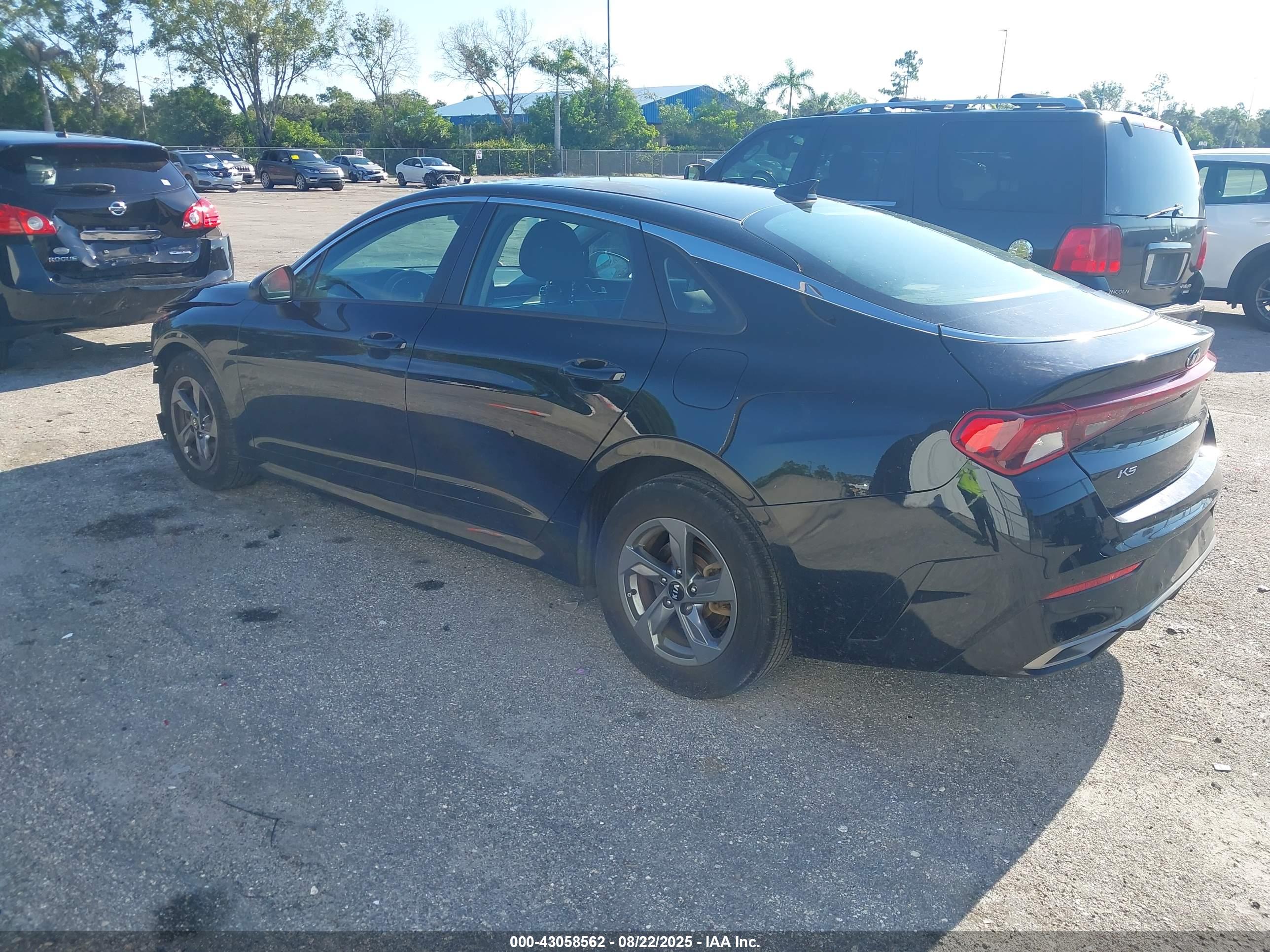 KIA K5 image 3