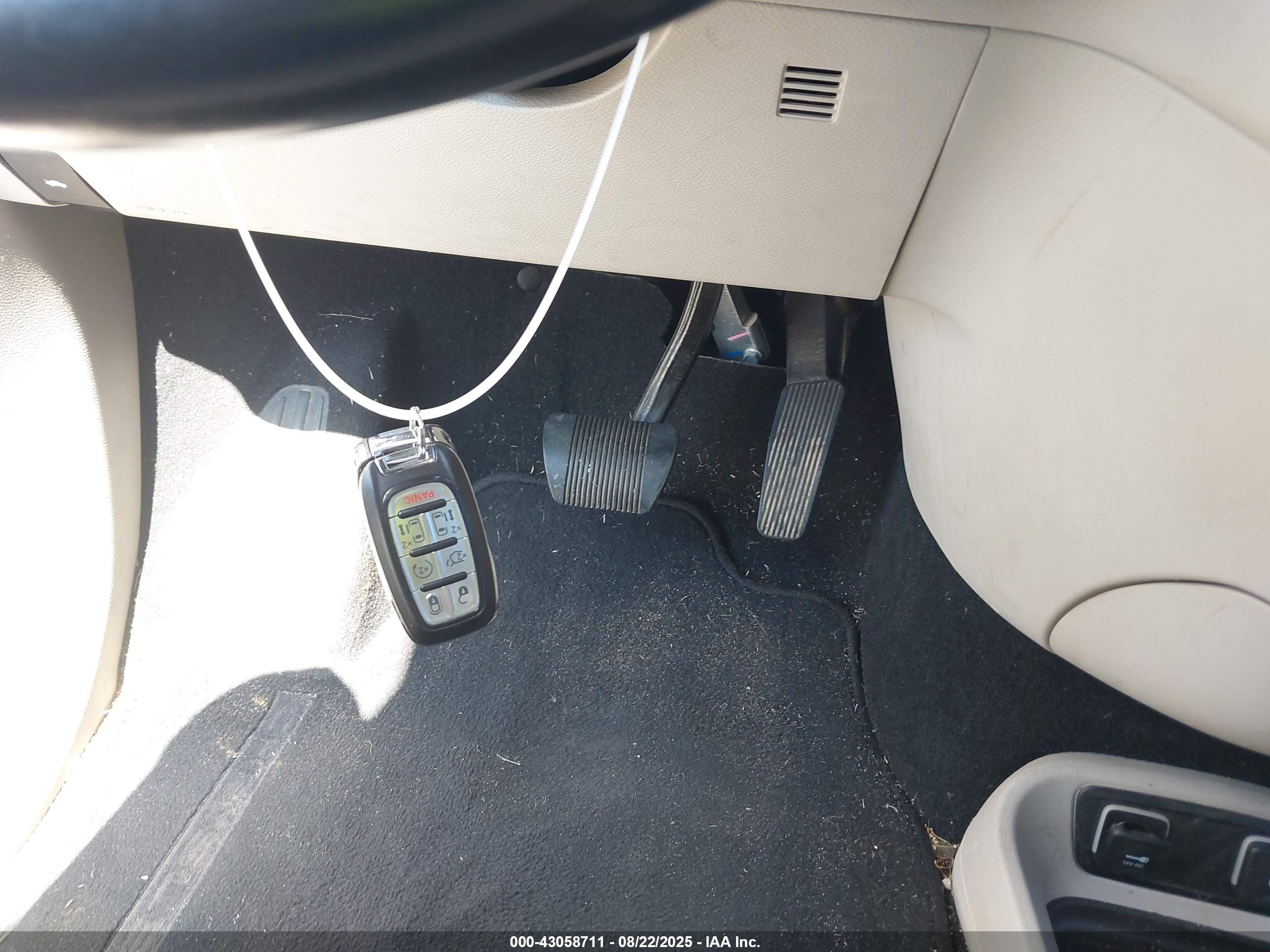 CHRYSLER PACIFICA image 11