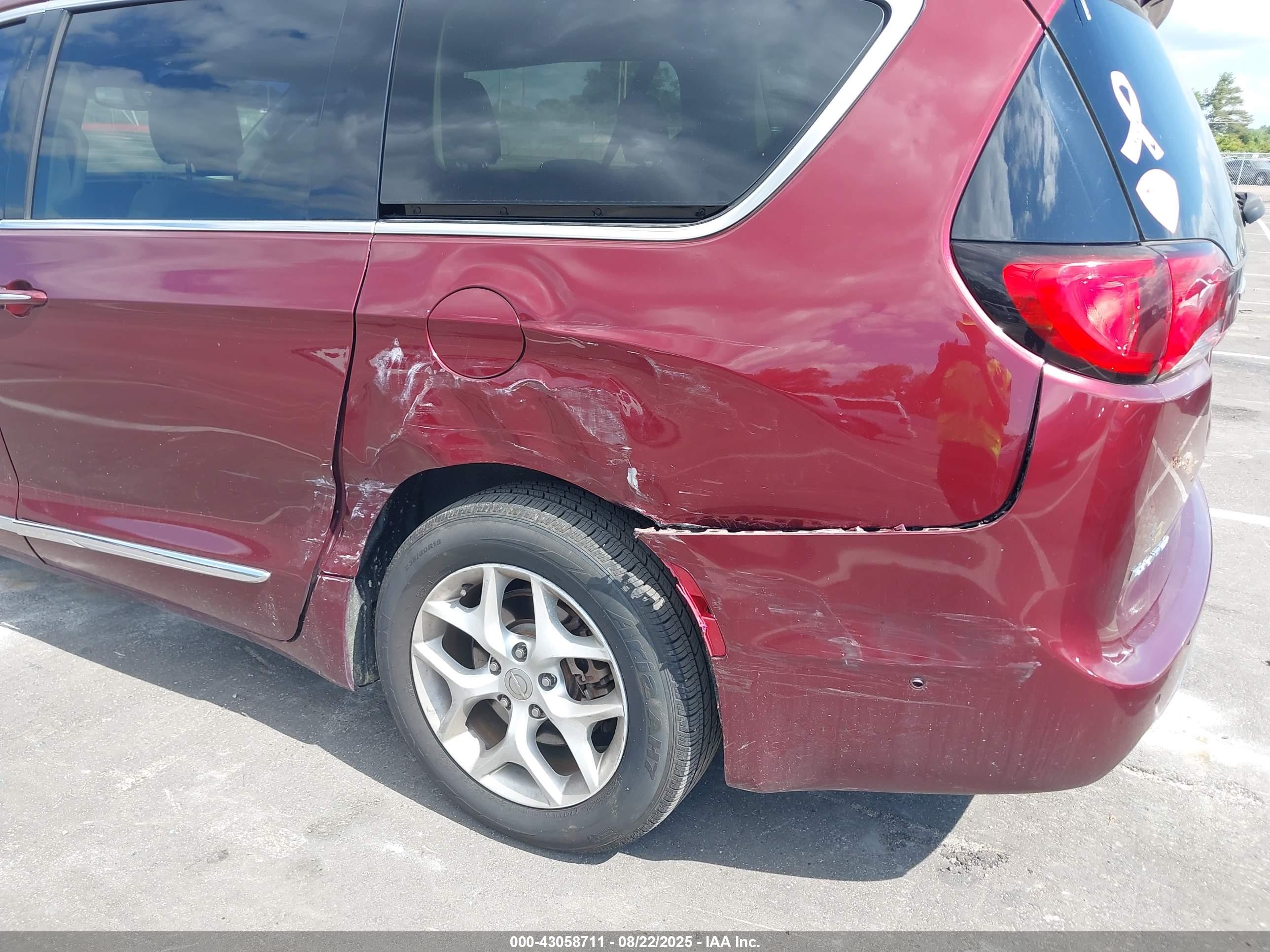 CHRYSLER PACIFICA image 6