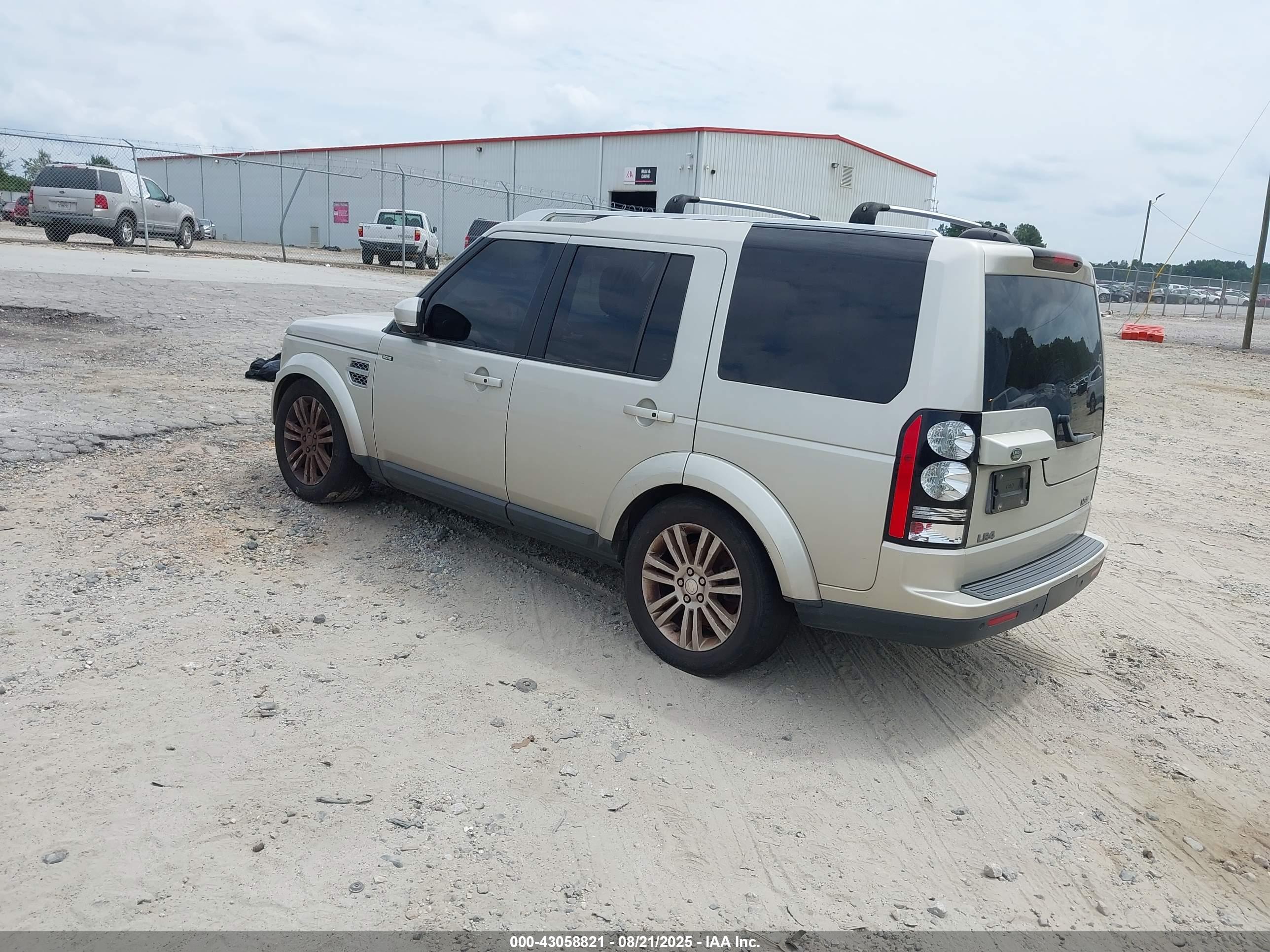 LAND ROVER image 3