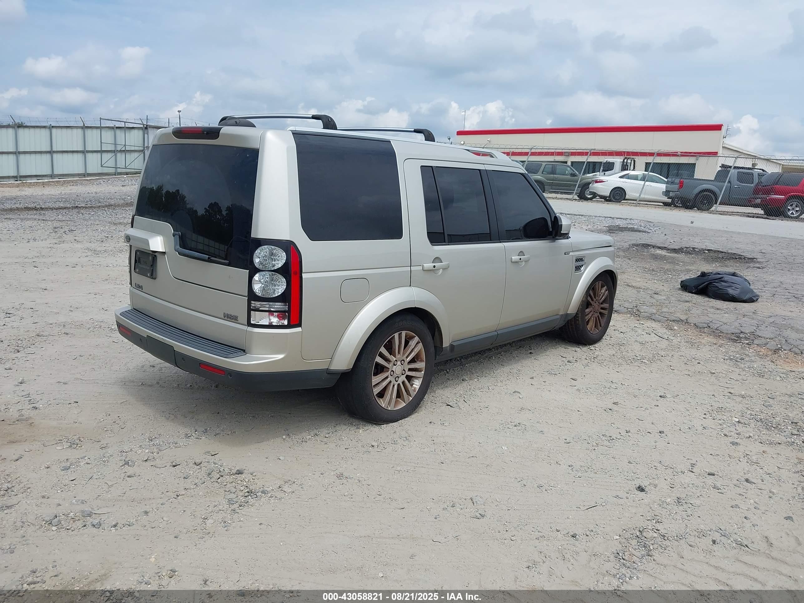 LAND ROVER image 4
