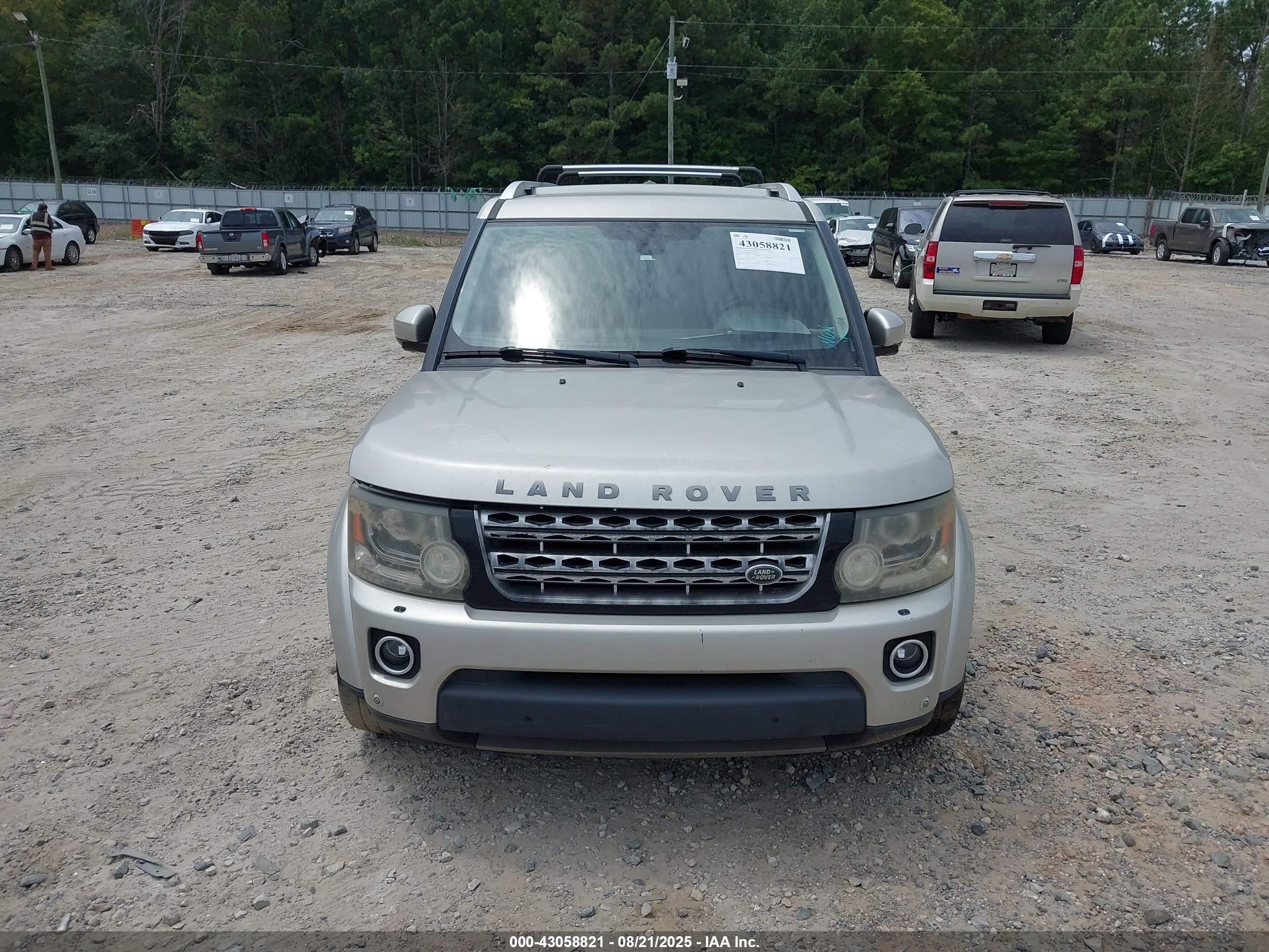 LAND ROVER image 6