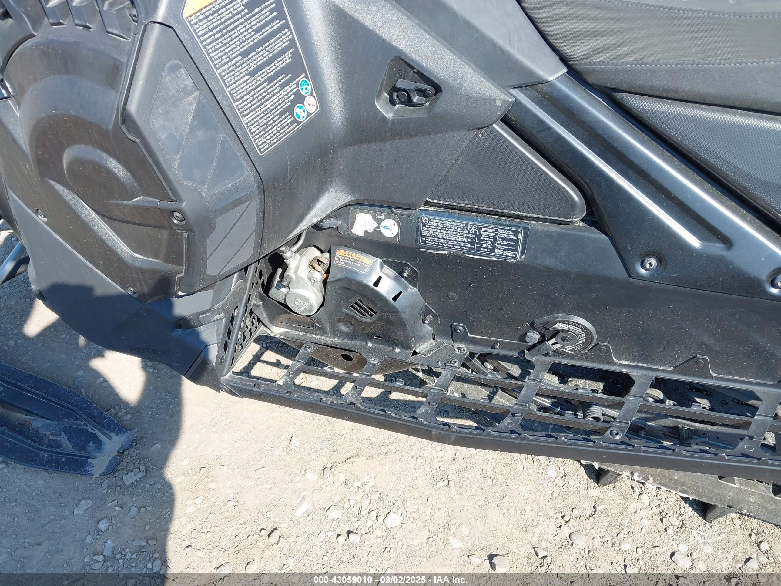 SKI-DOO SUMMIT image 10