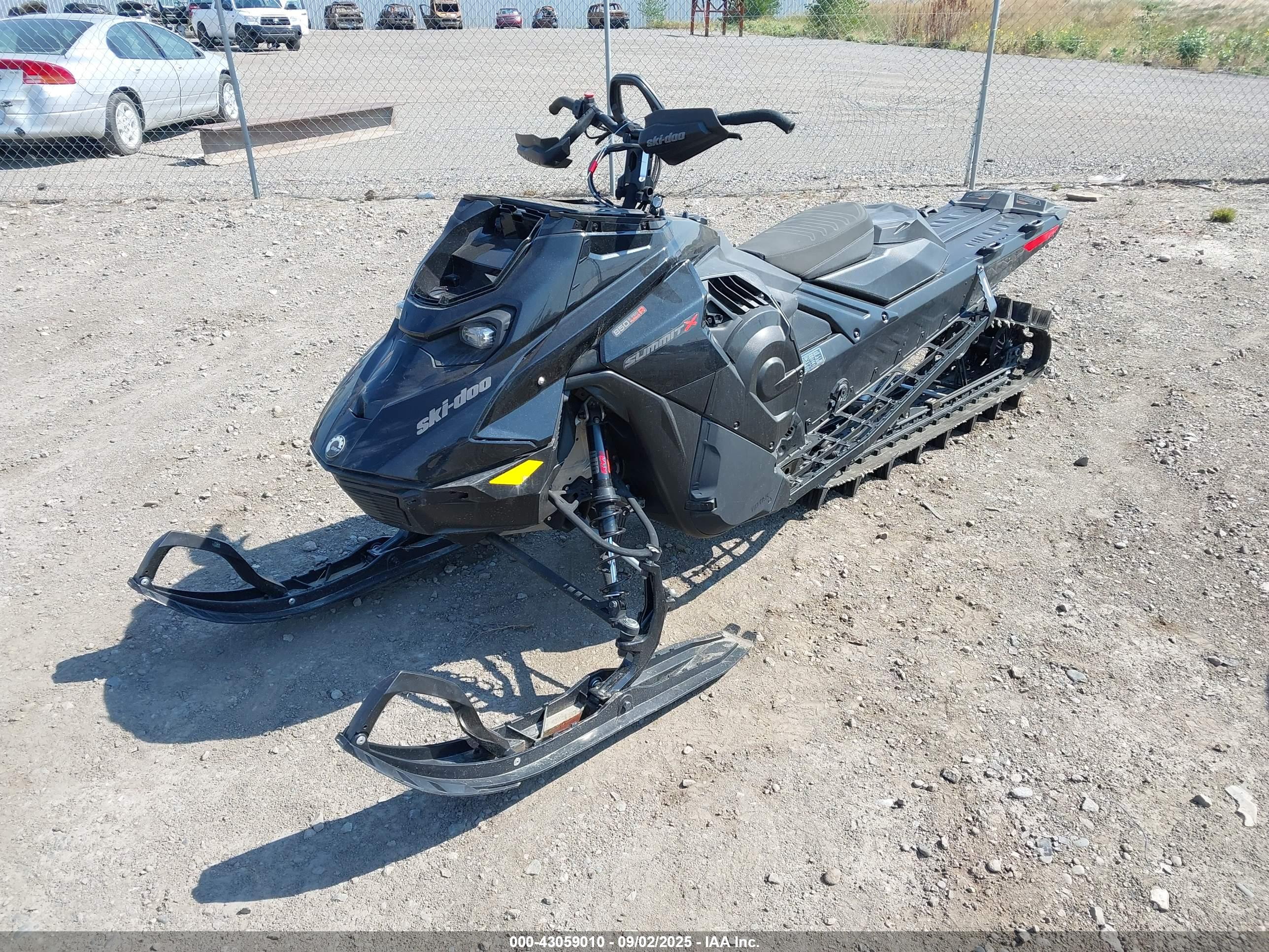 SKI-DOO SUMMIT image 2