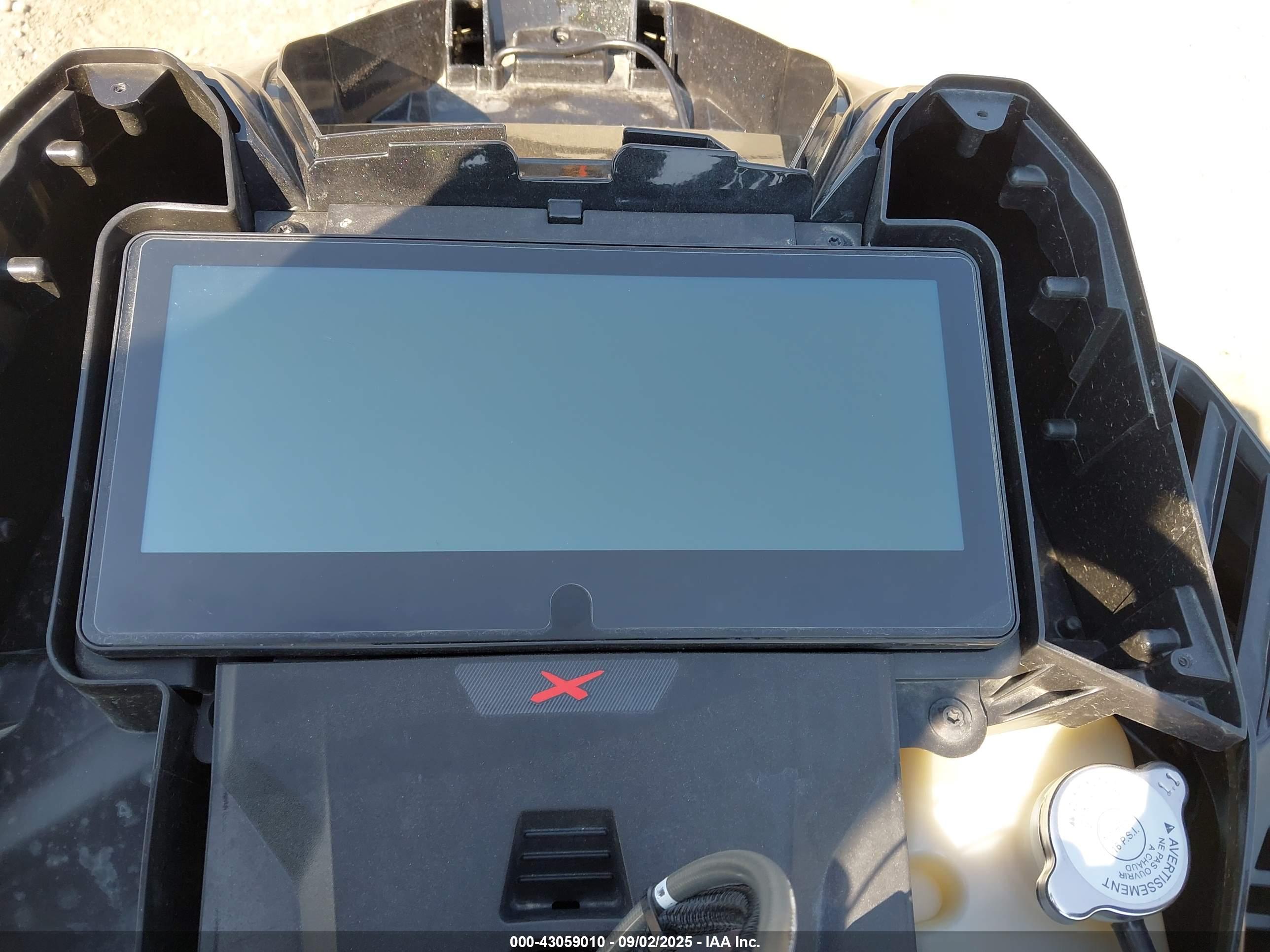 SKI-DOO SUMMIT image 7