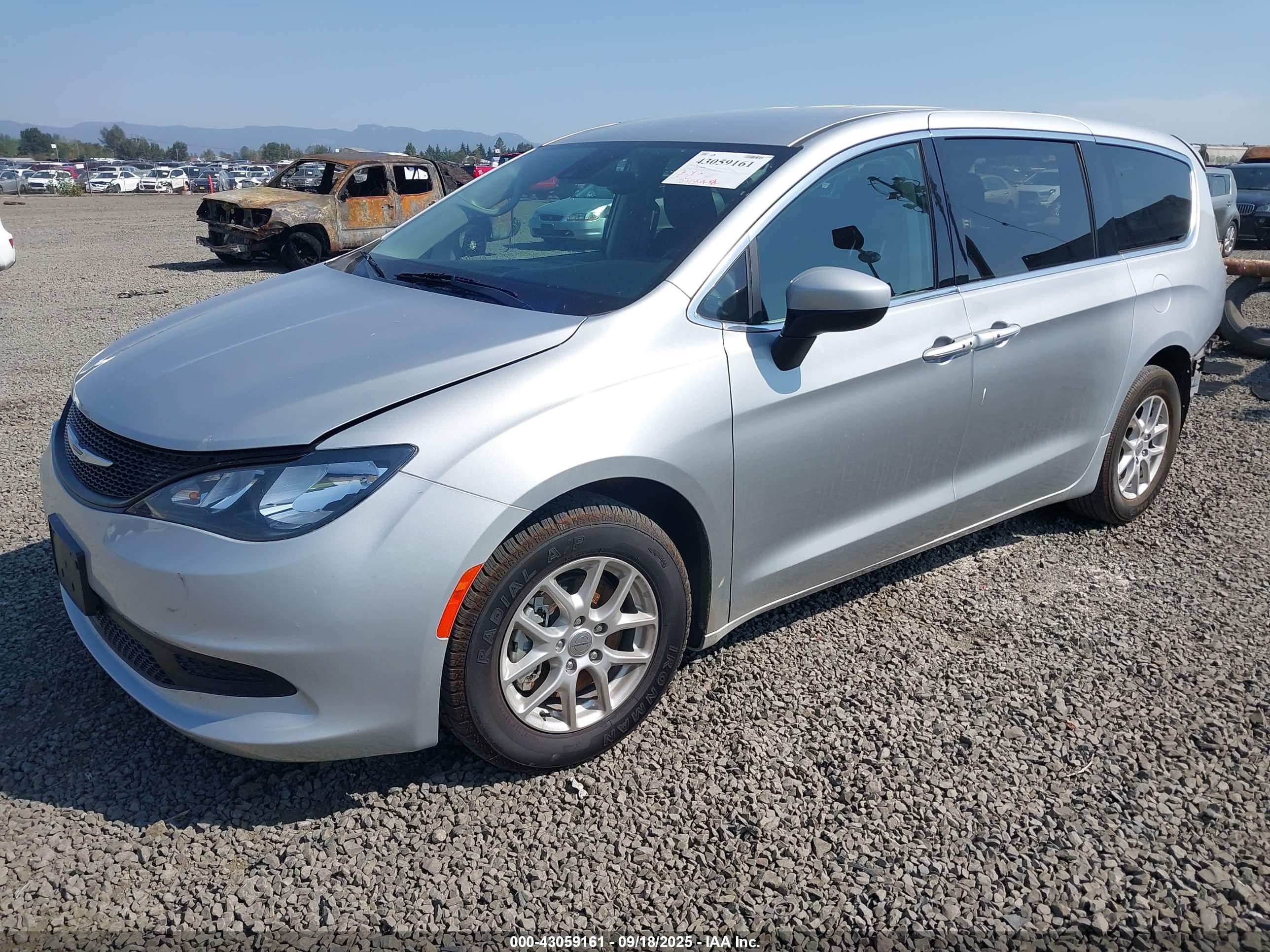 CHRYSLER VOYAGER image 2