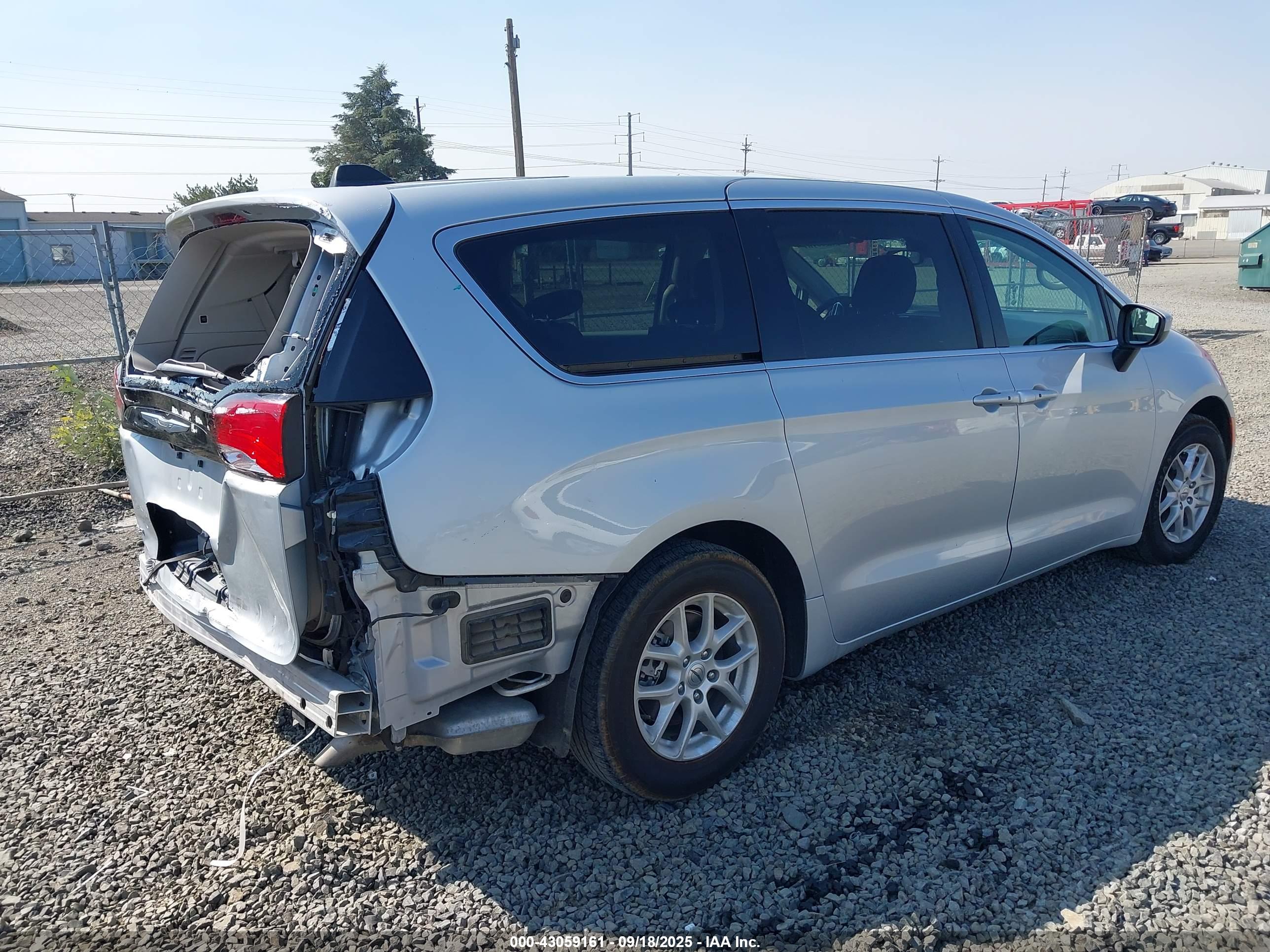 CHRYSLER VOYAGER image 4