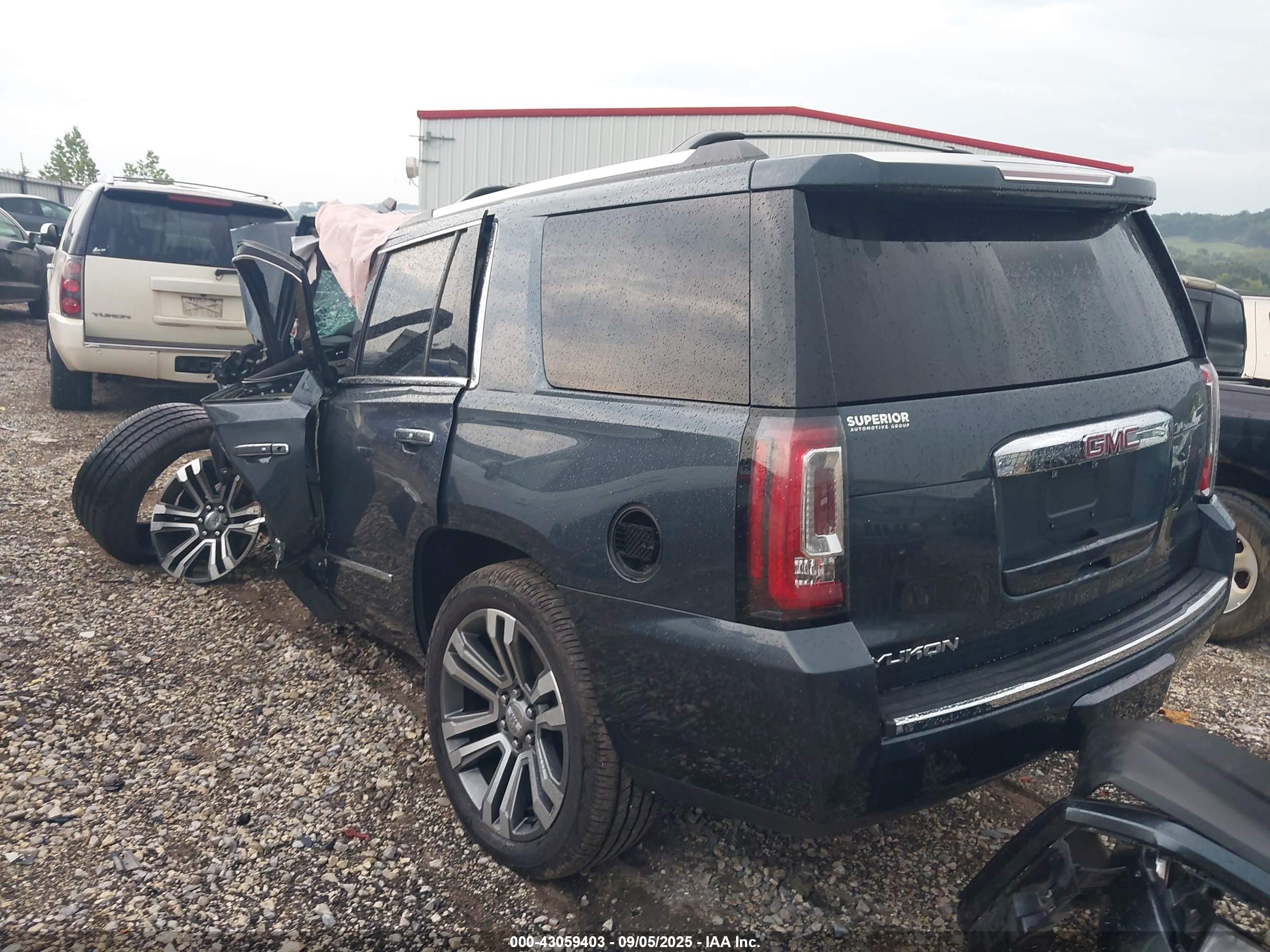 GMC YUKON image 3