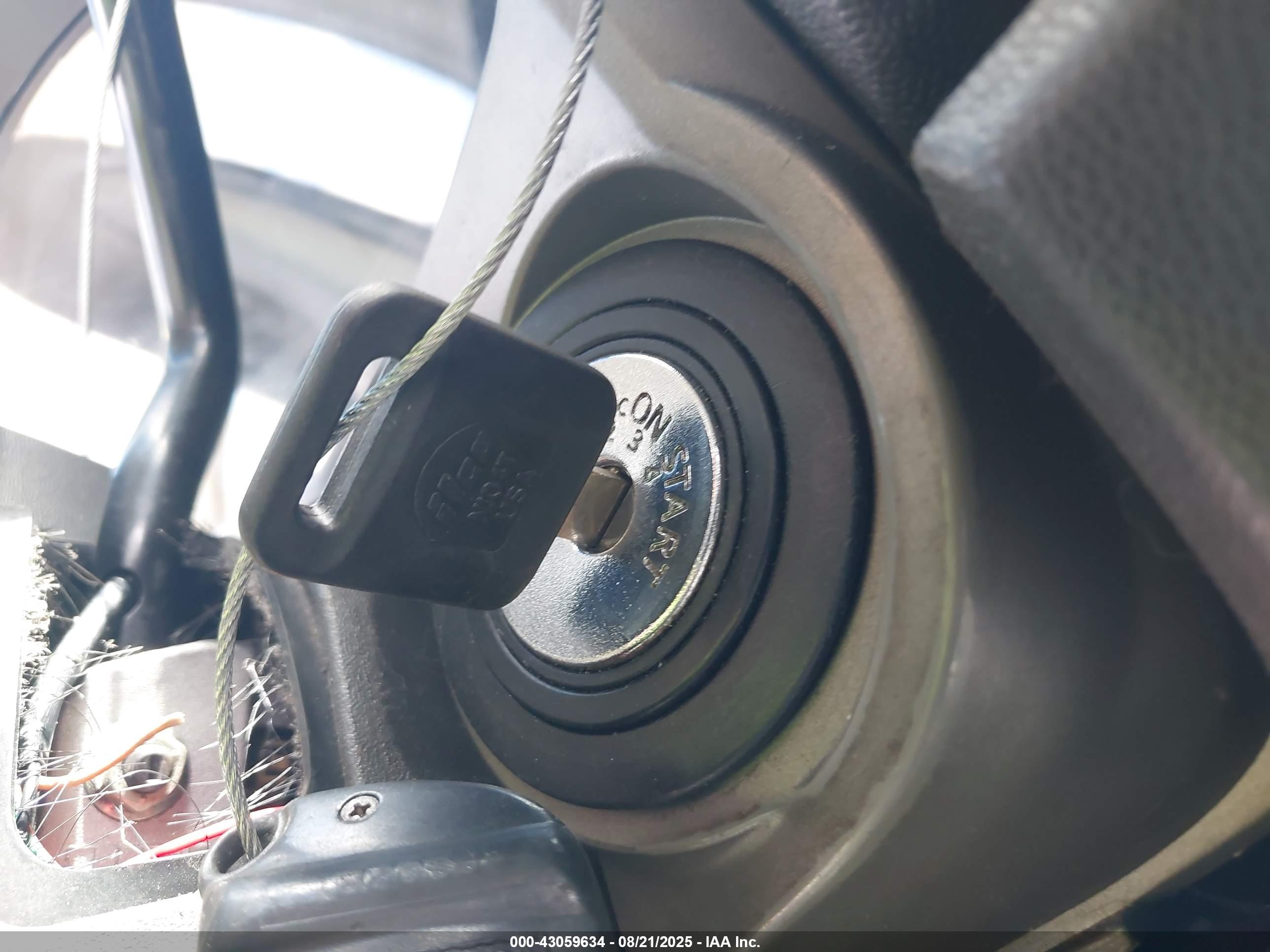 NISSAN TITAN image 11