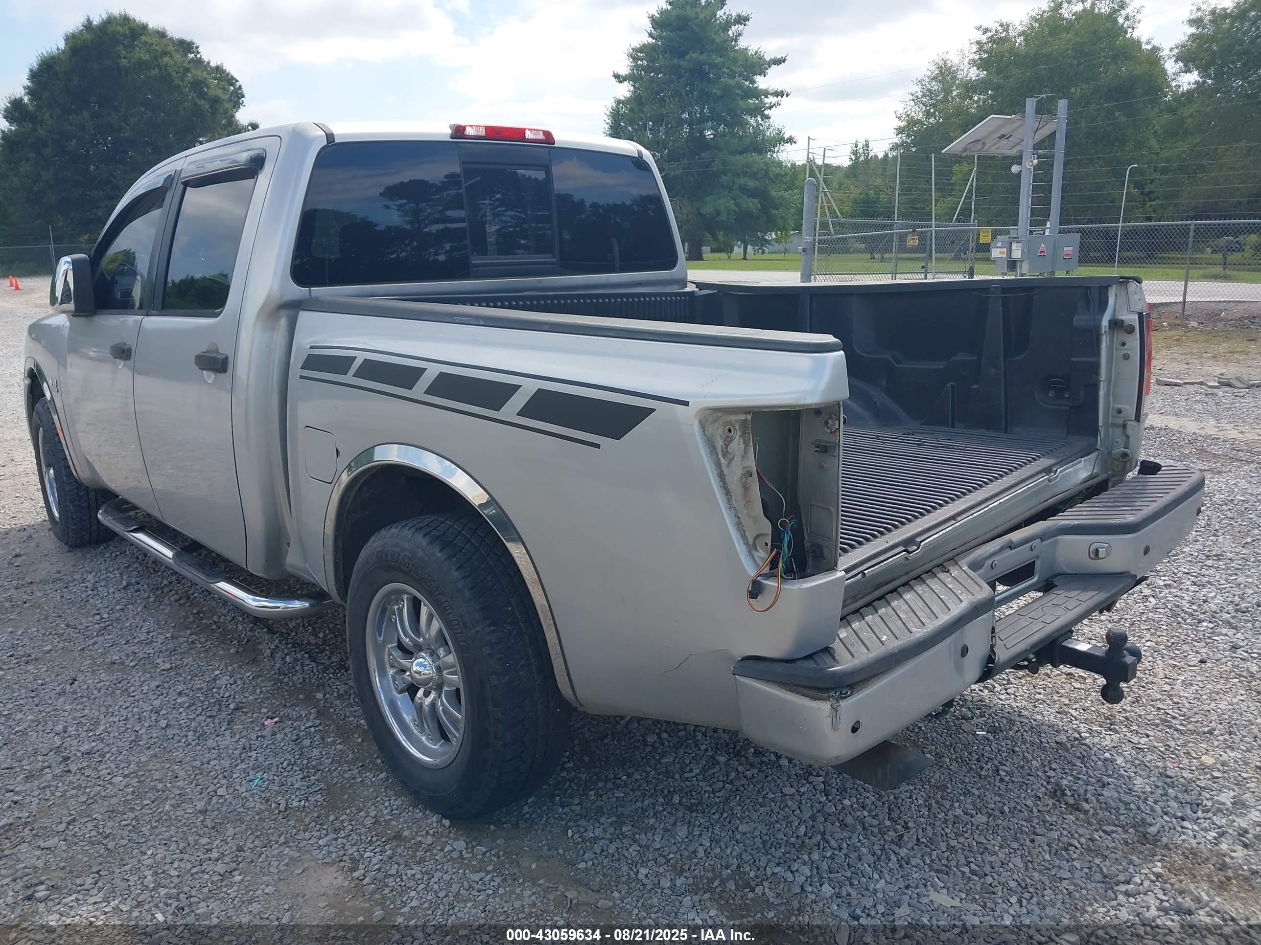 NISSAN TITAN image 3