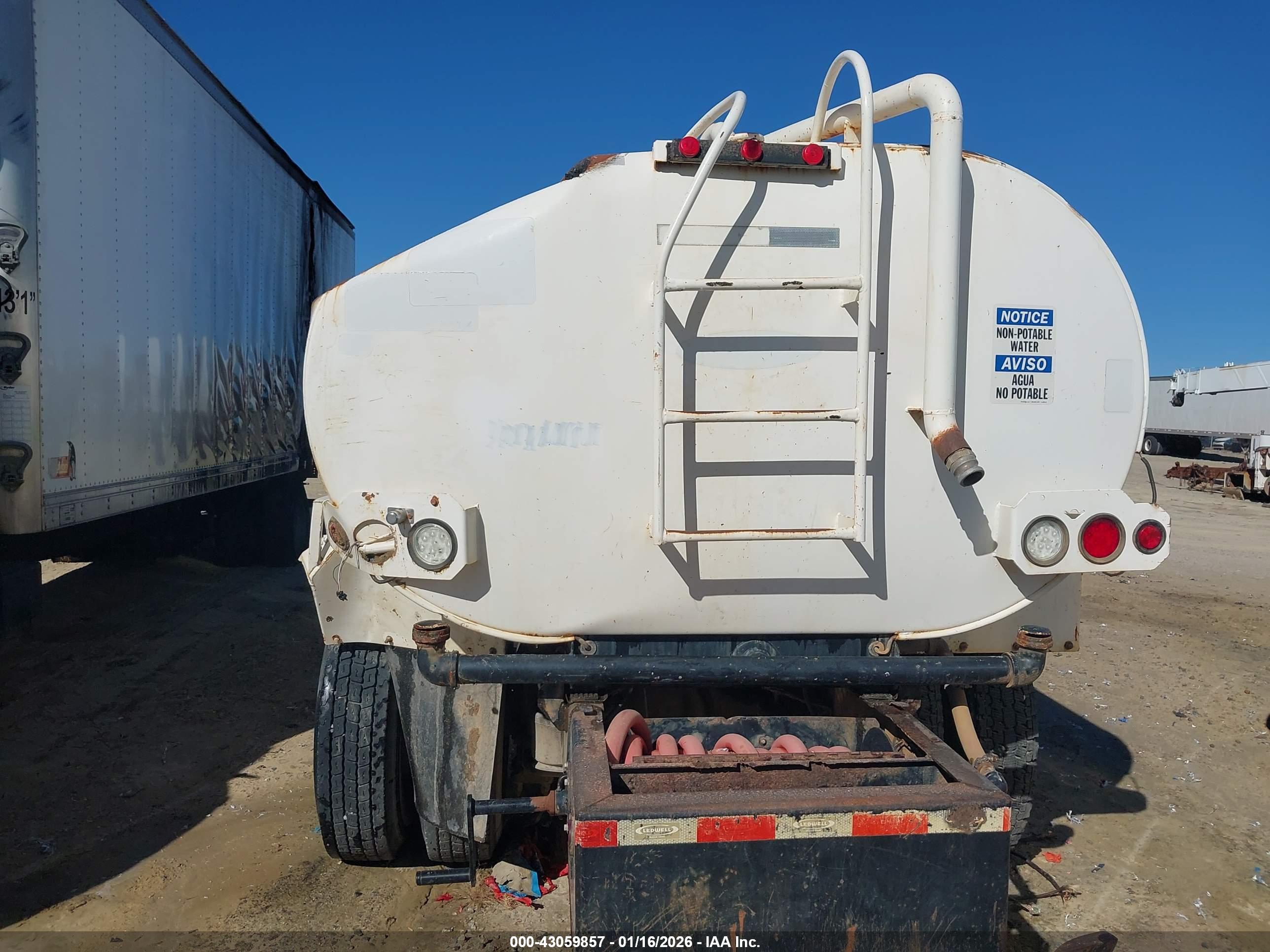FREIGHTLINER M2 image 8