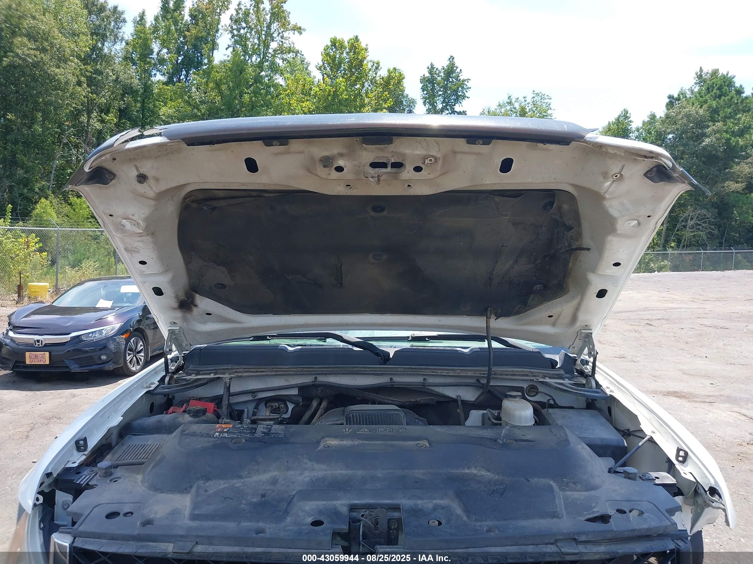 CHEVROLET SILVERADO image 10