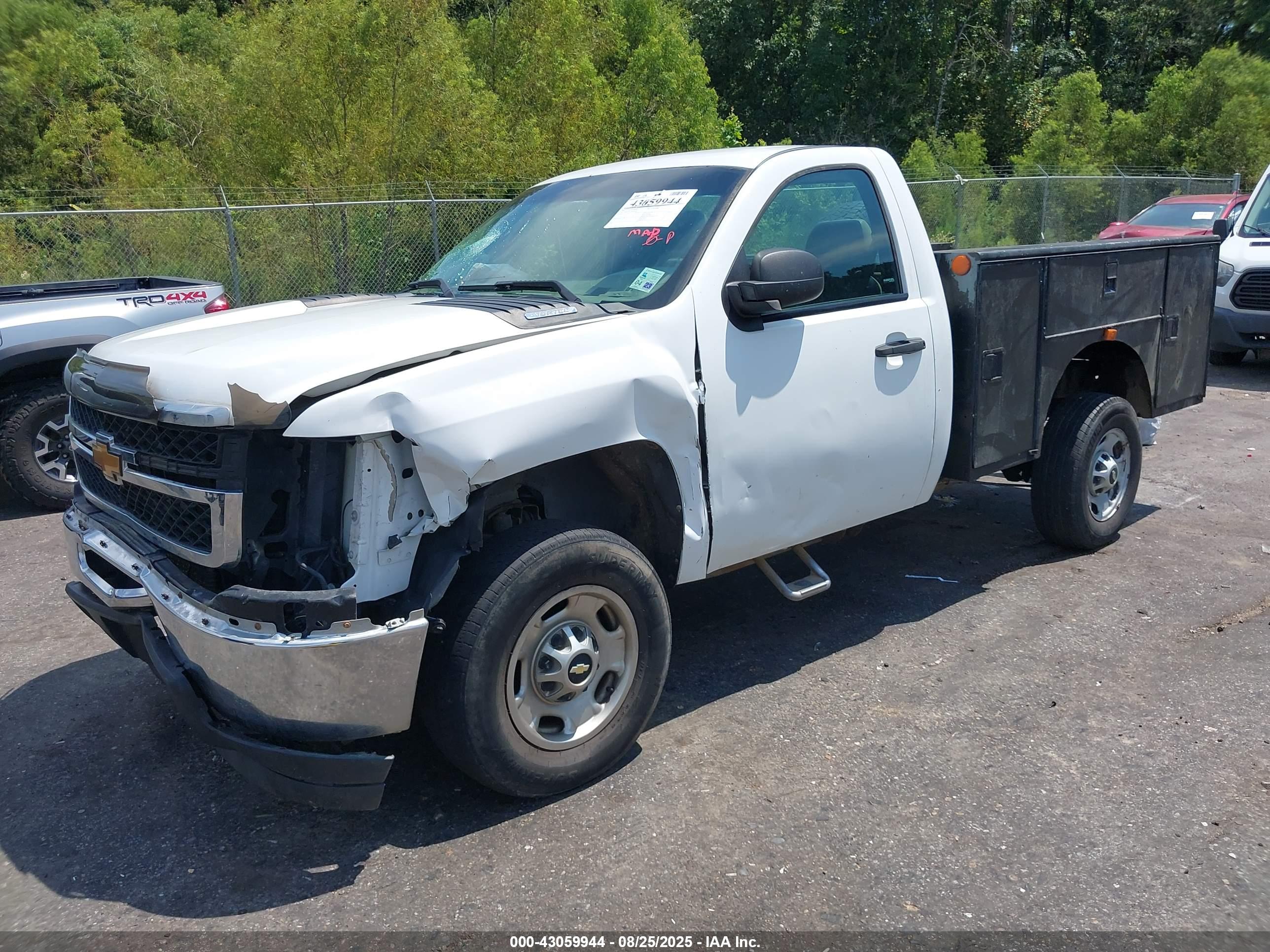 CHEVROLET SILVERADO image 2