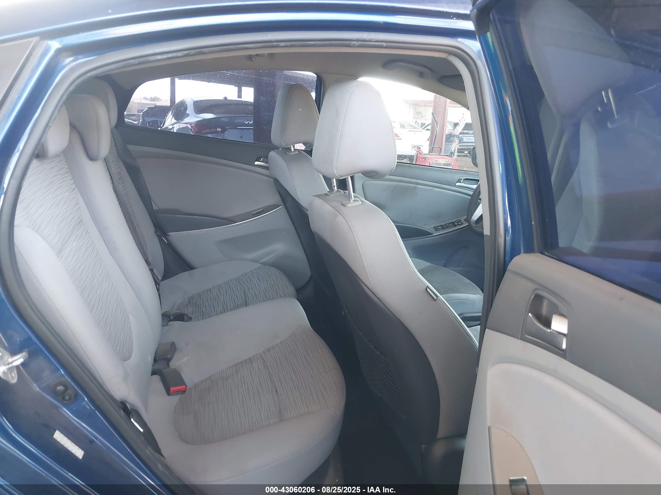 HYUNDAI ACCENT image 8