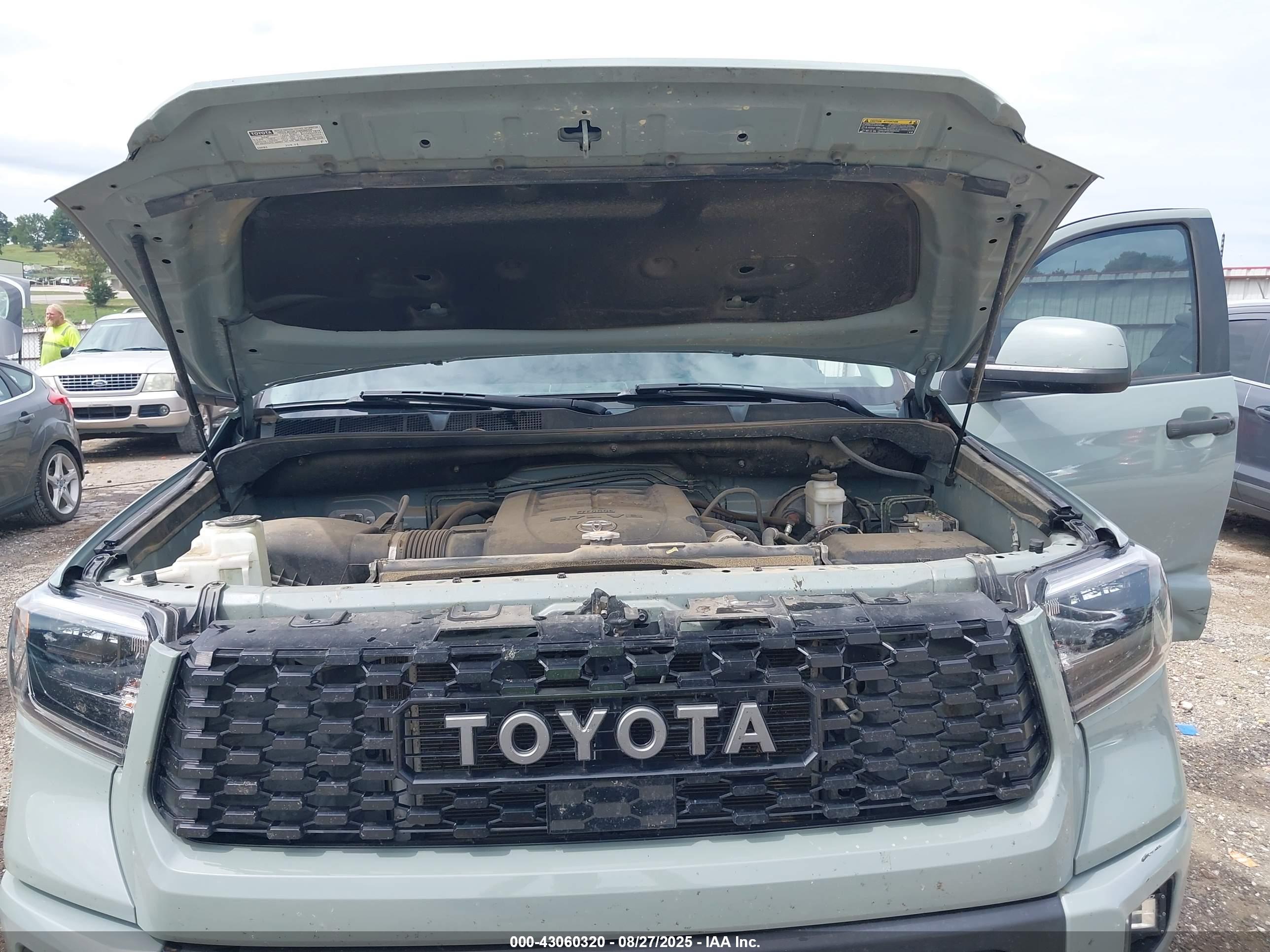 TOYOTA TUNDRA image 10