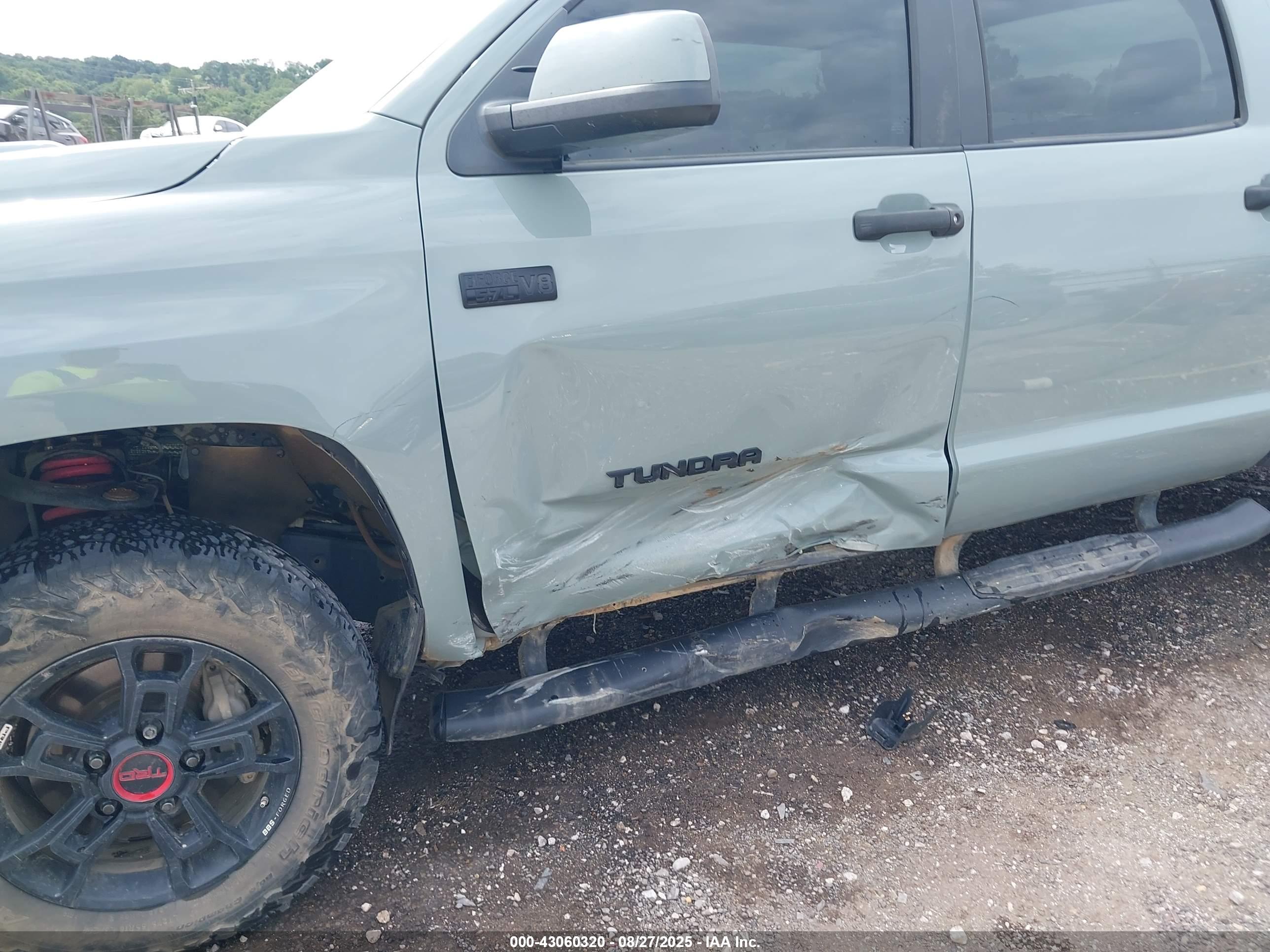 TOYOTA TUNDRA image 6