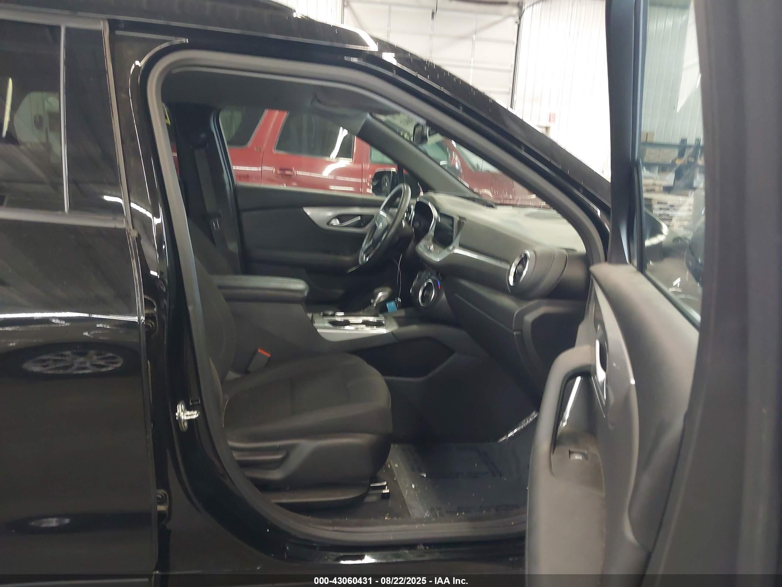 CHEVROLET BLAZER image 5