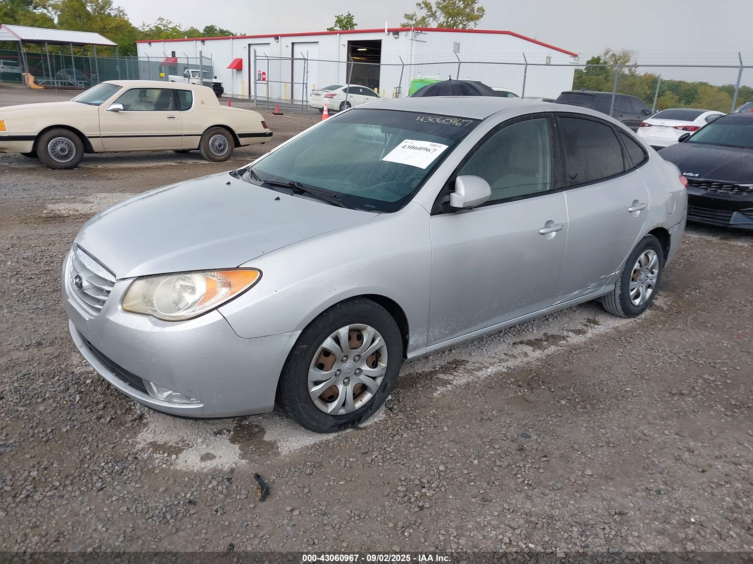 HYUNDAI ELANTRA image 2