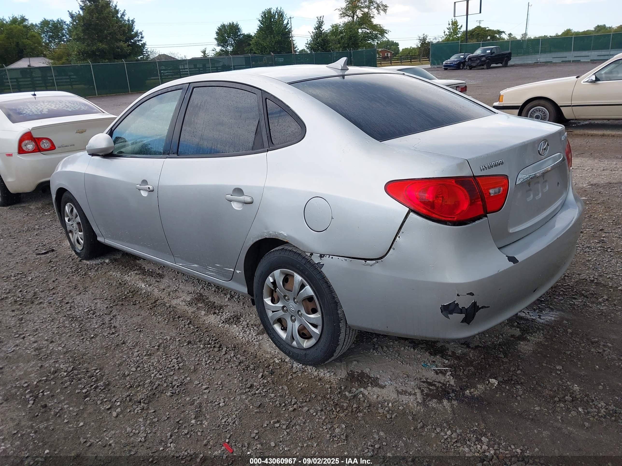HYUNDAI ELANTRA image 3