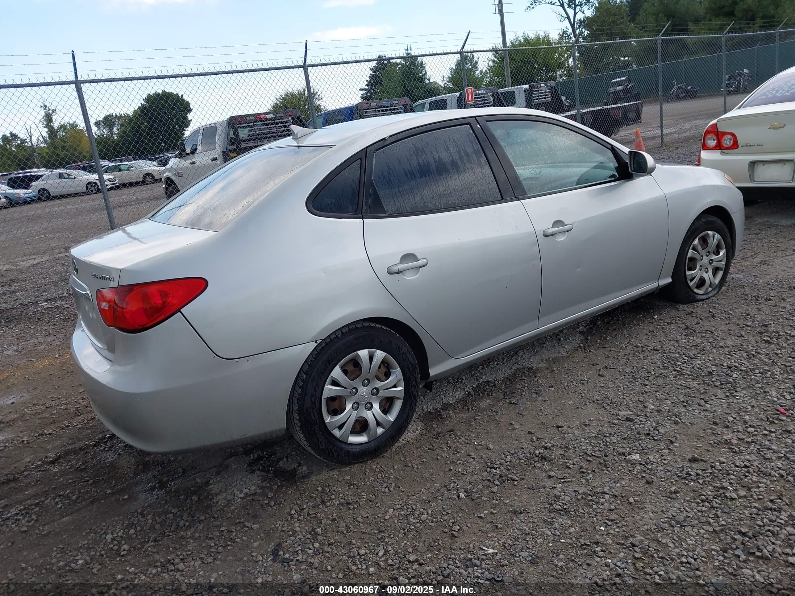 HYUNDAI ELANTRA image 4