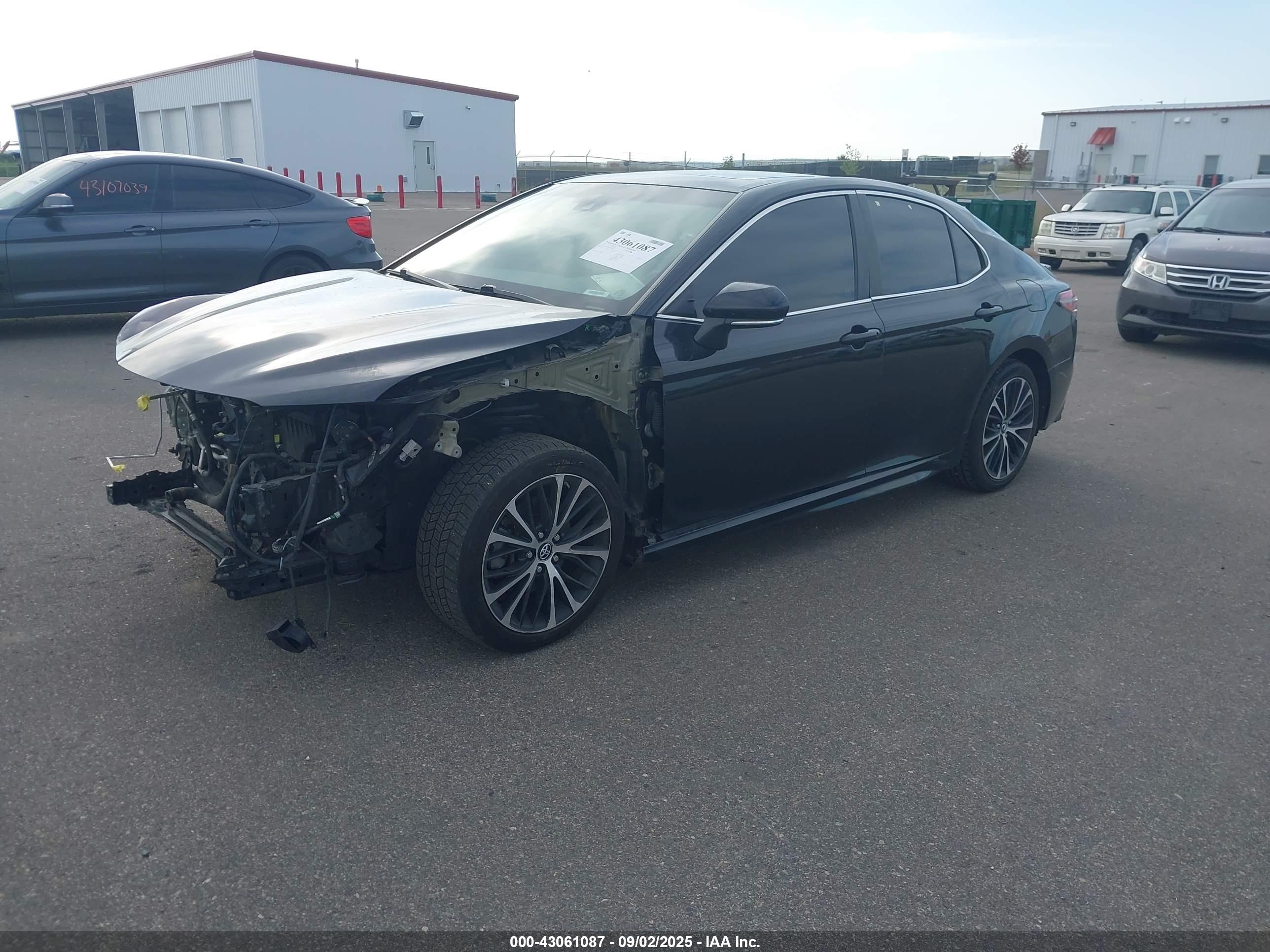 TOYOTA CAMRY image 2