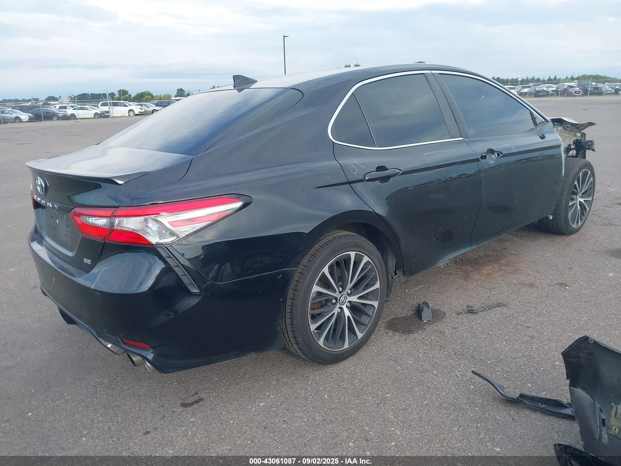 TOYOTA CAMRY image 4