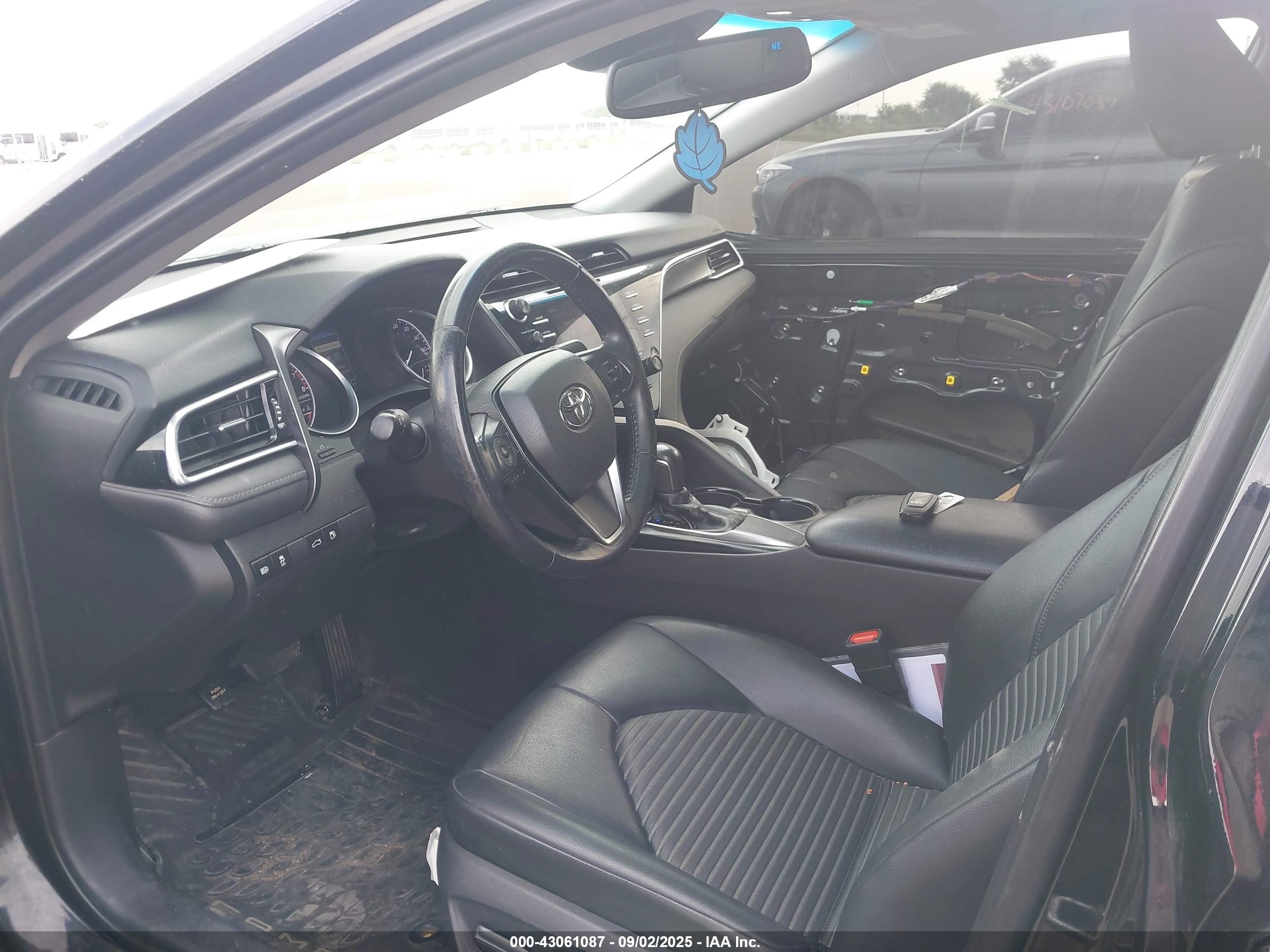 TOYOTA CAMRY image 5