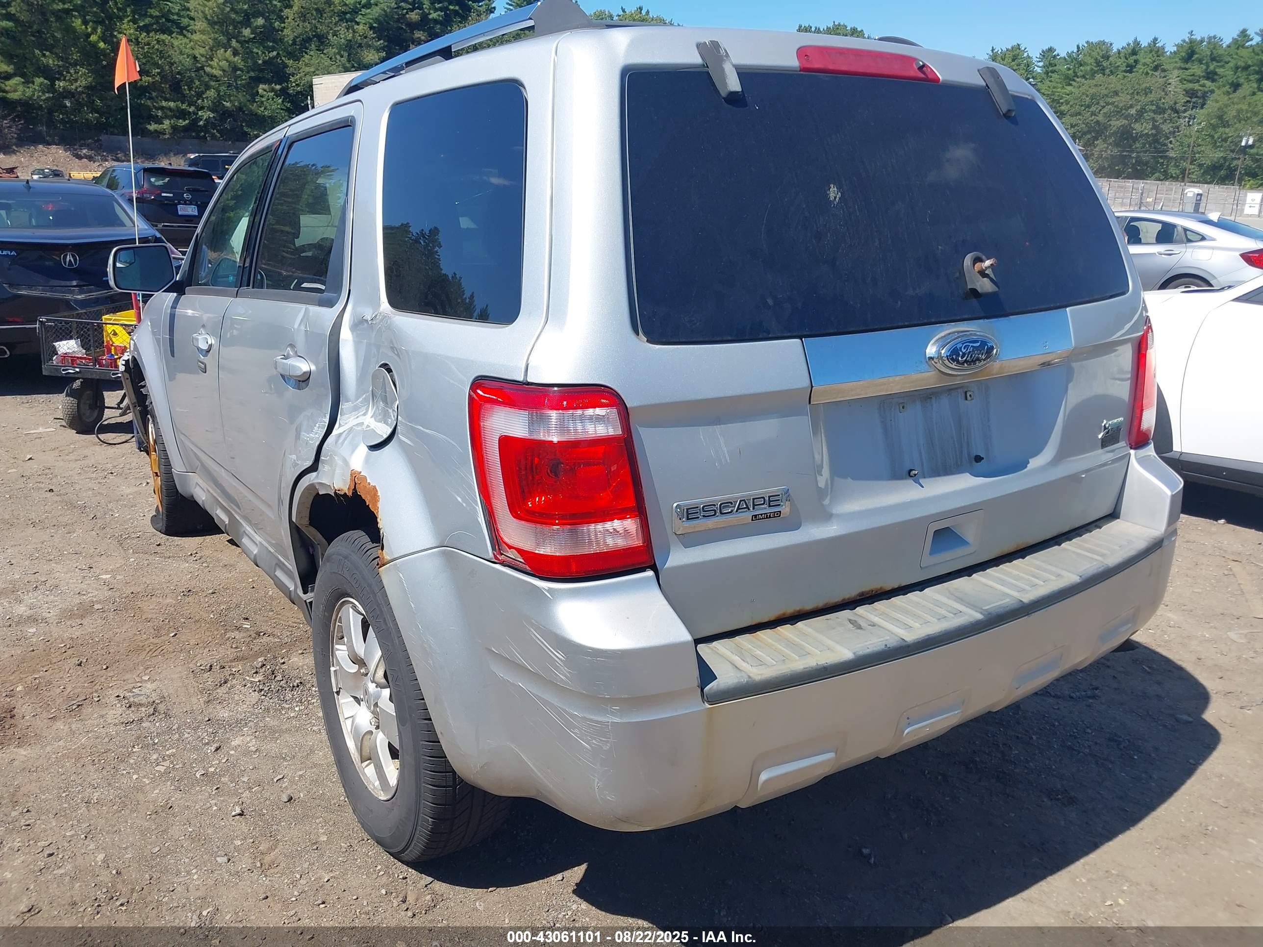 FORD ESCAPE image 3