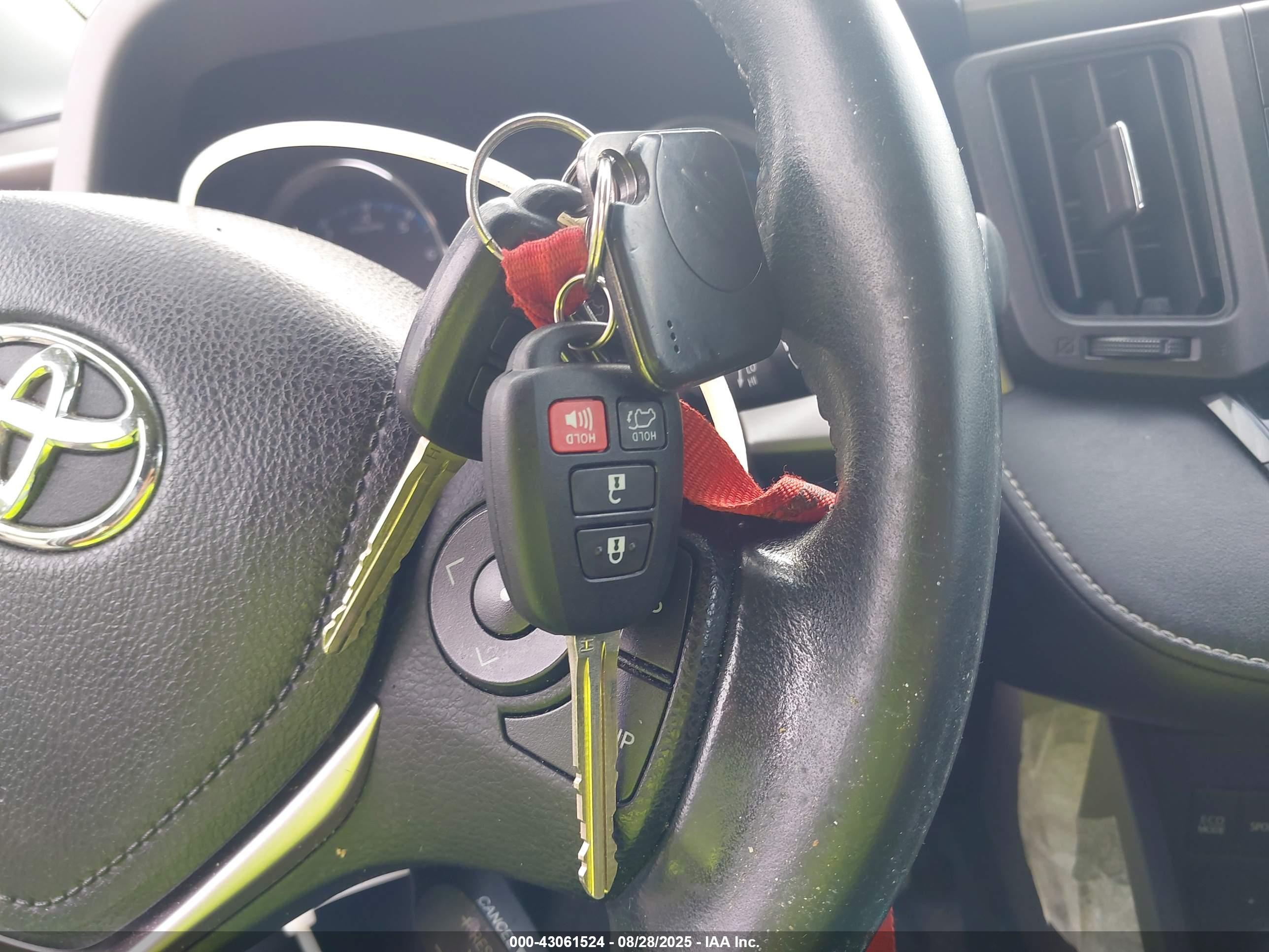 TOYOTA RAV4 image 11
