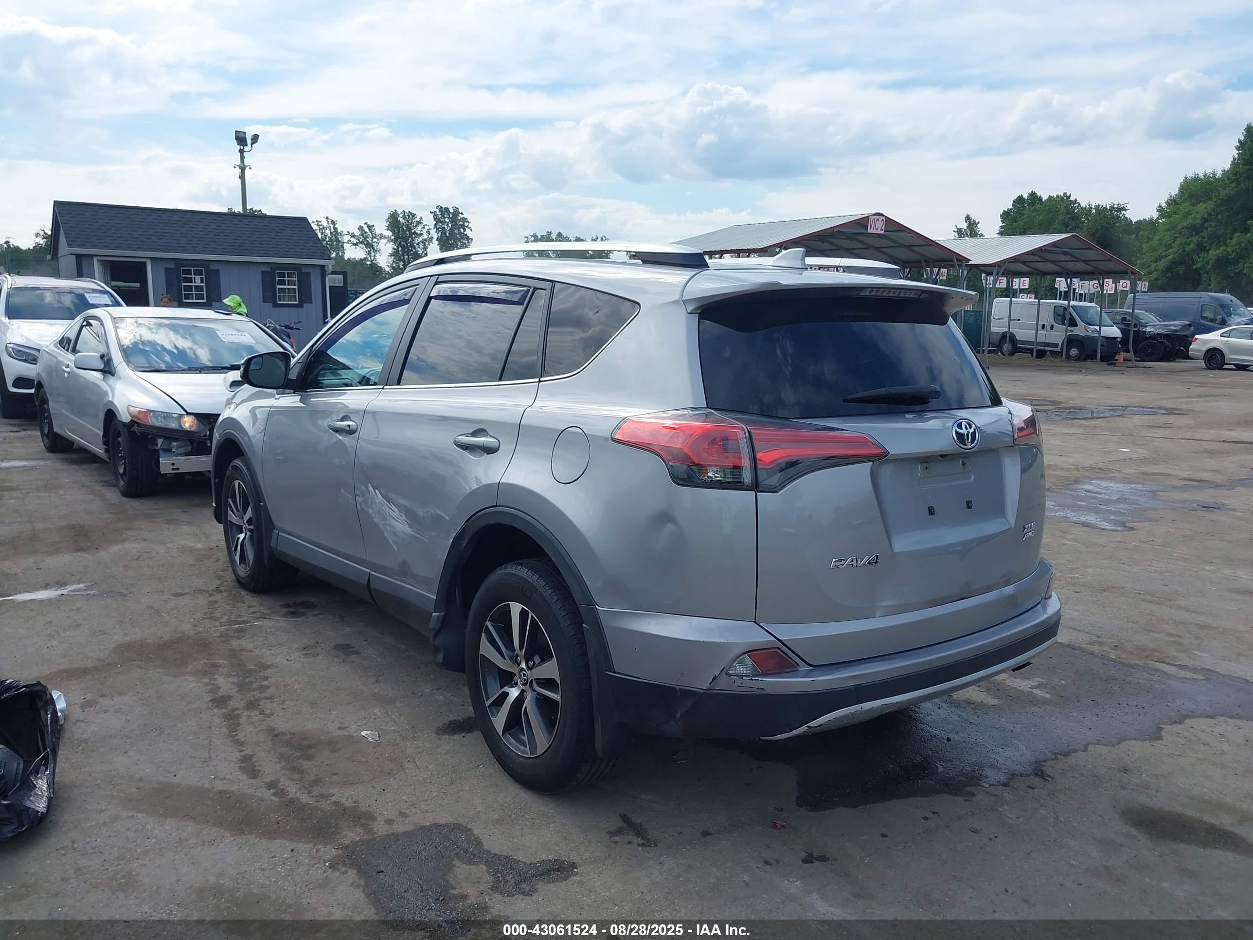 TOYOTA RAV4 image 3